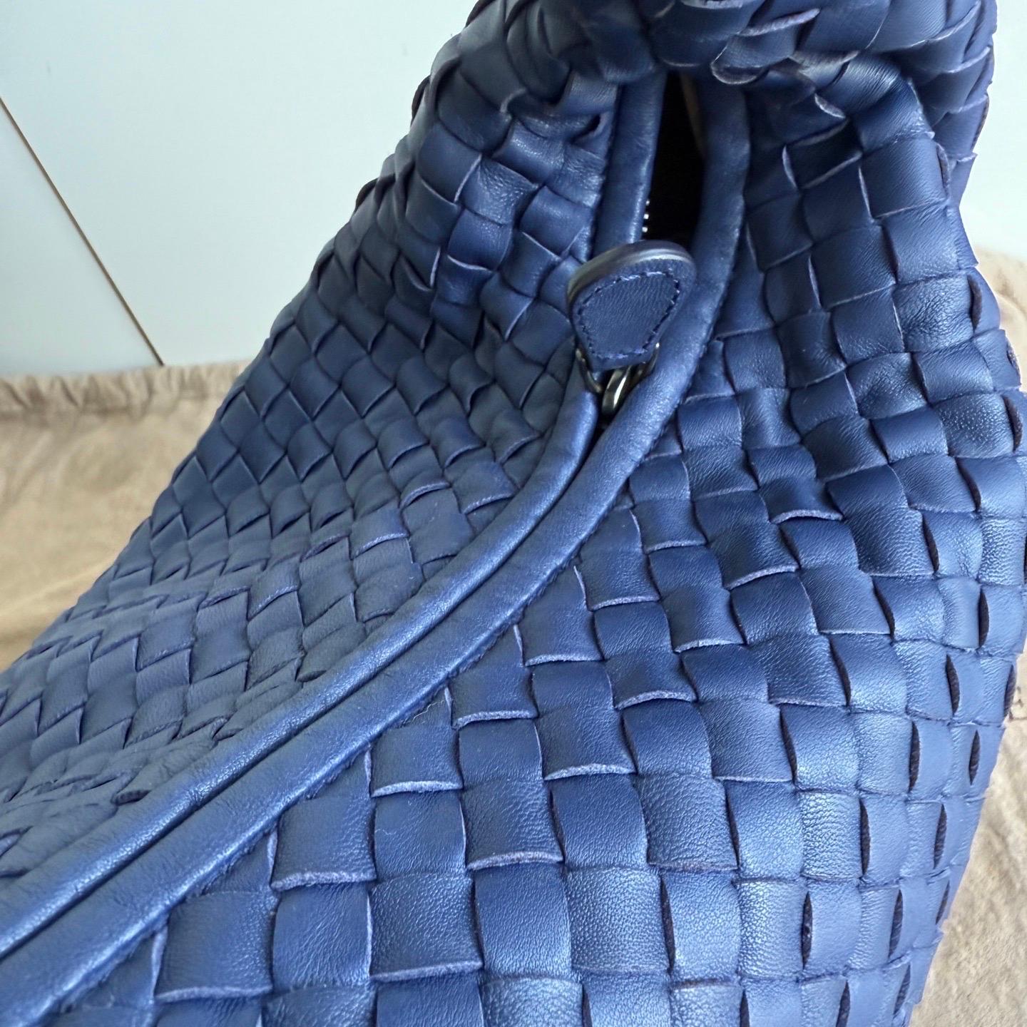 Bottega Veneta Veneta Hobo Large Navy Intrecciato Leather Bag 47cm 1