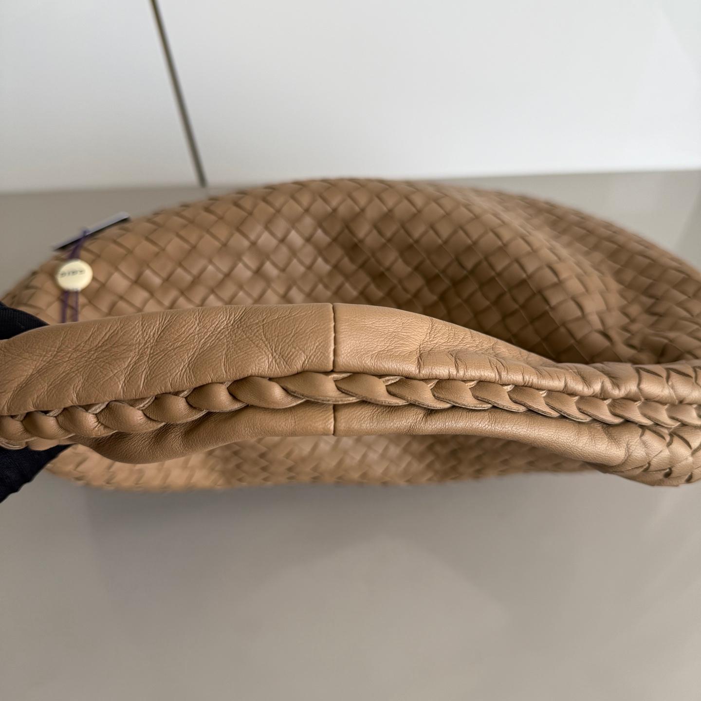 Bottega Veneta Veneta Hobo Light Beige Brown Intrecciato Ledertasche 47cm im Angebot 8