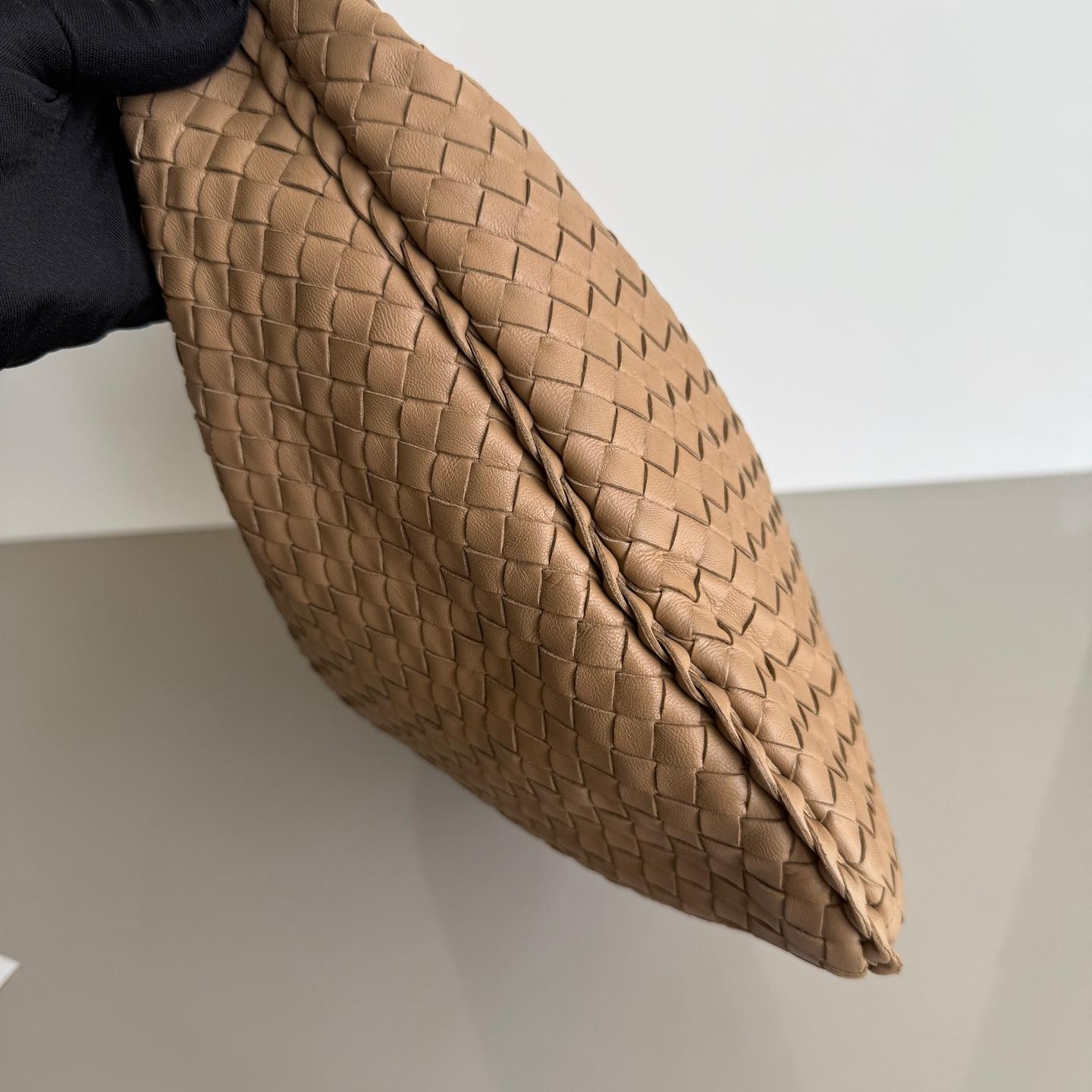 Bottega Veneta Veneta Hobo Light Beige Brown Intrecciato Ledertasche 47cm im Angebot 9