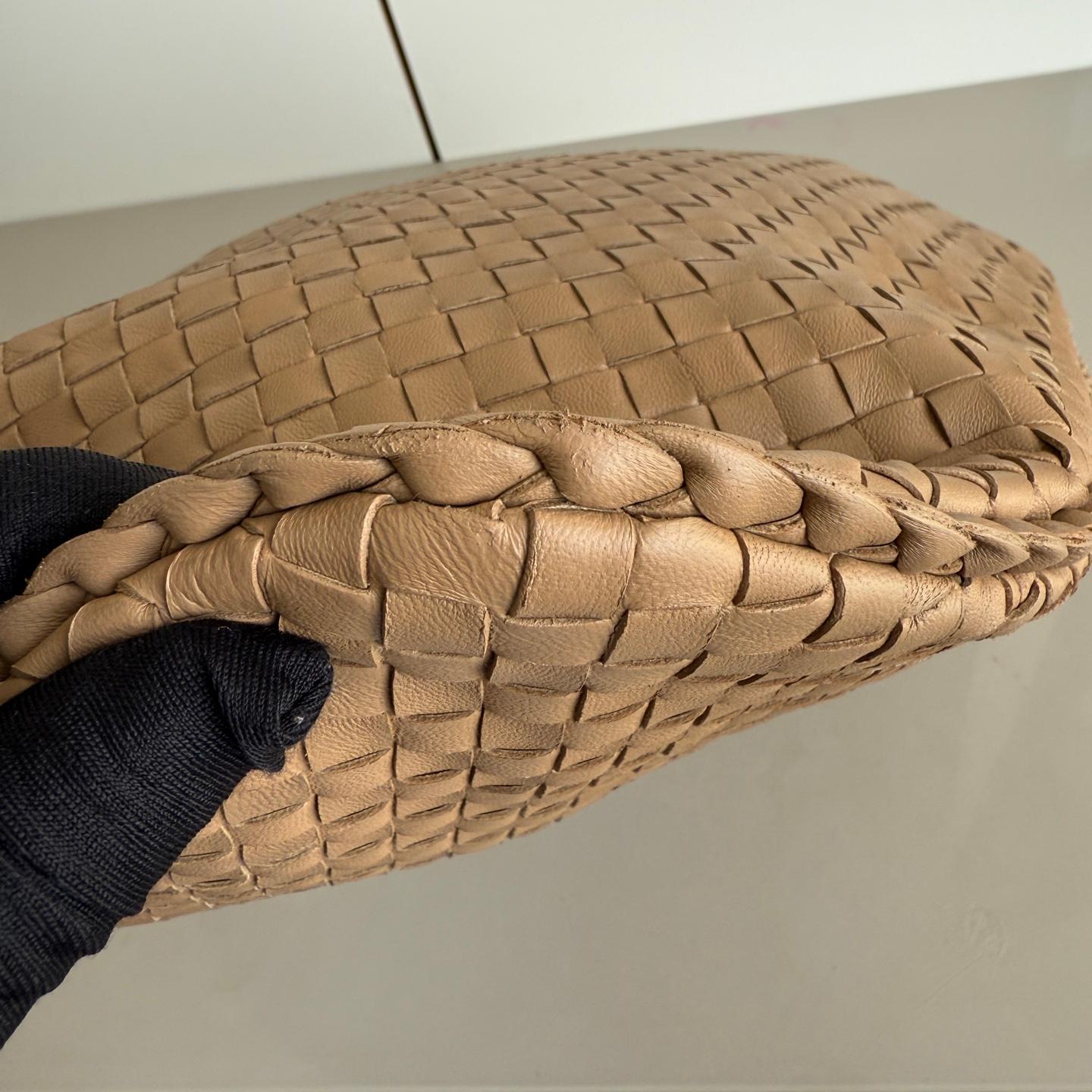 Bottega Veneta Veneta Hobo Light Beige Brown Intrecciato Ledertasche 47cm im Angebot 12