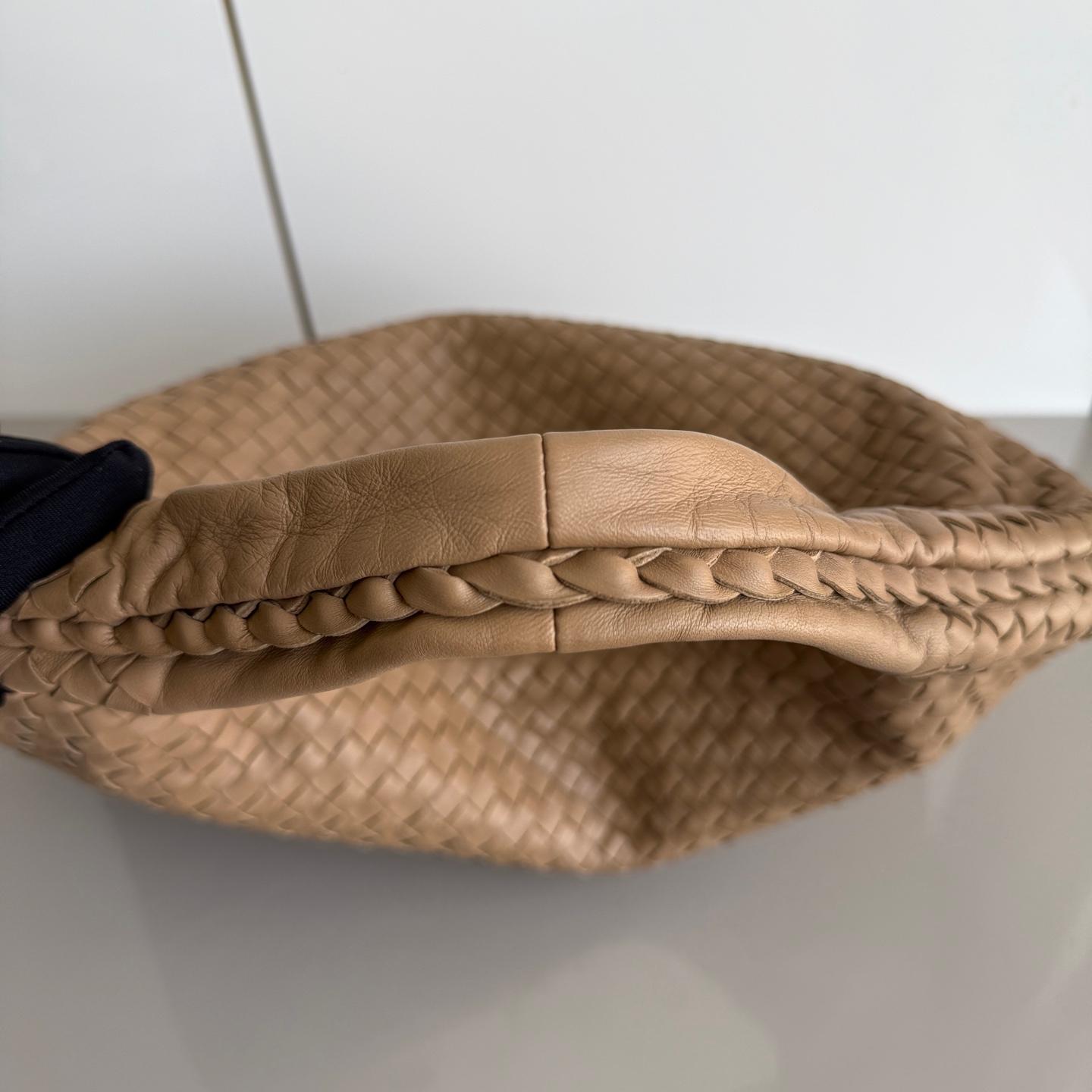 Bottega Veneta Veneta Hobo Light Beige Brown Intrecciato Ledertasche 47cm (Braun) im Angebot