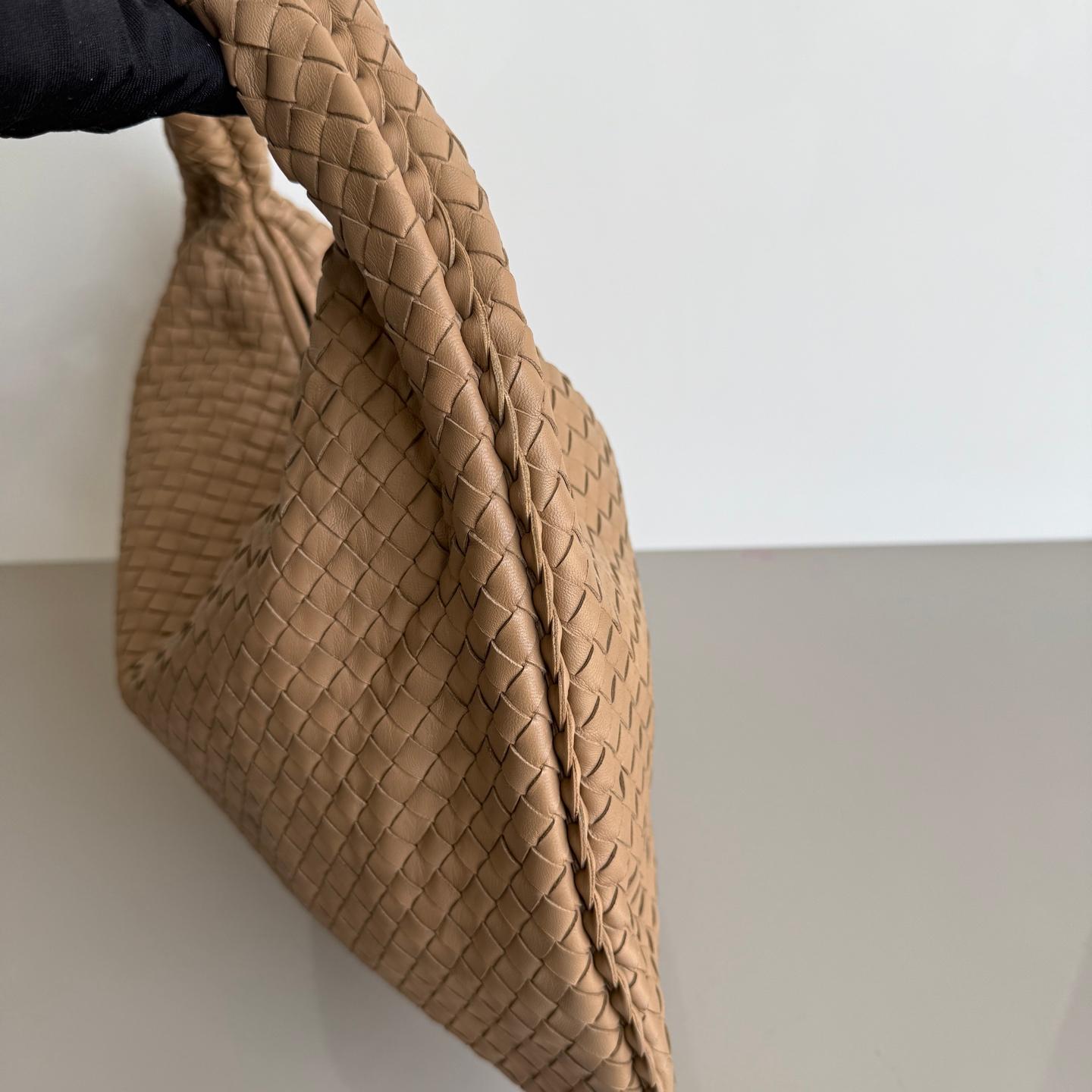 Bottega Veneta Veneta Hobo Light Beige Brown Intrecciato Ledertasche 47cm Damen im Angebot