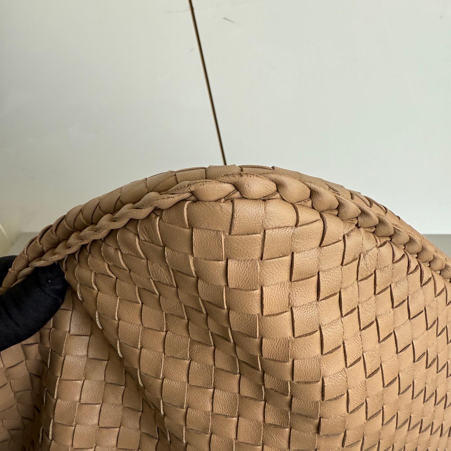 Bottega Veneta Veneta Hobo Light Beige Brown Intrecciato Ledertasche 47cm im Angebot 1