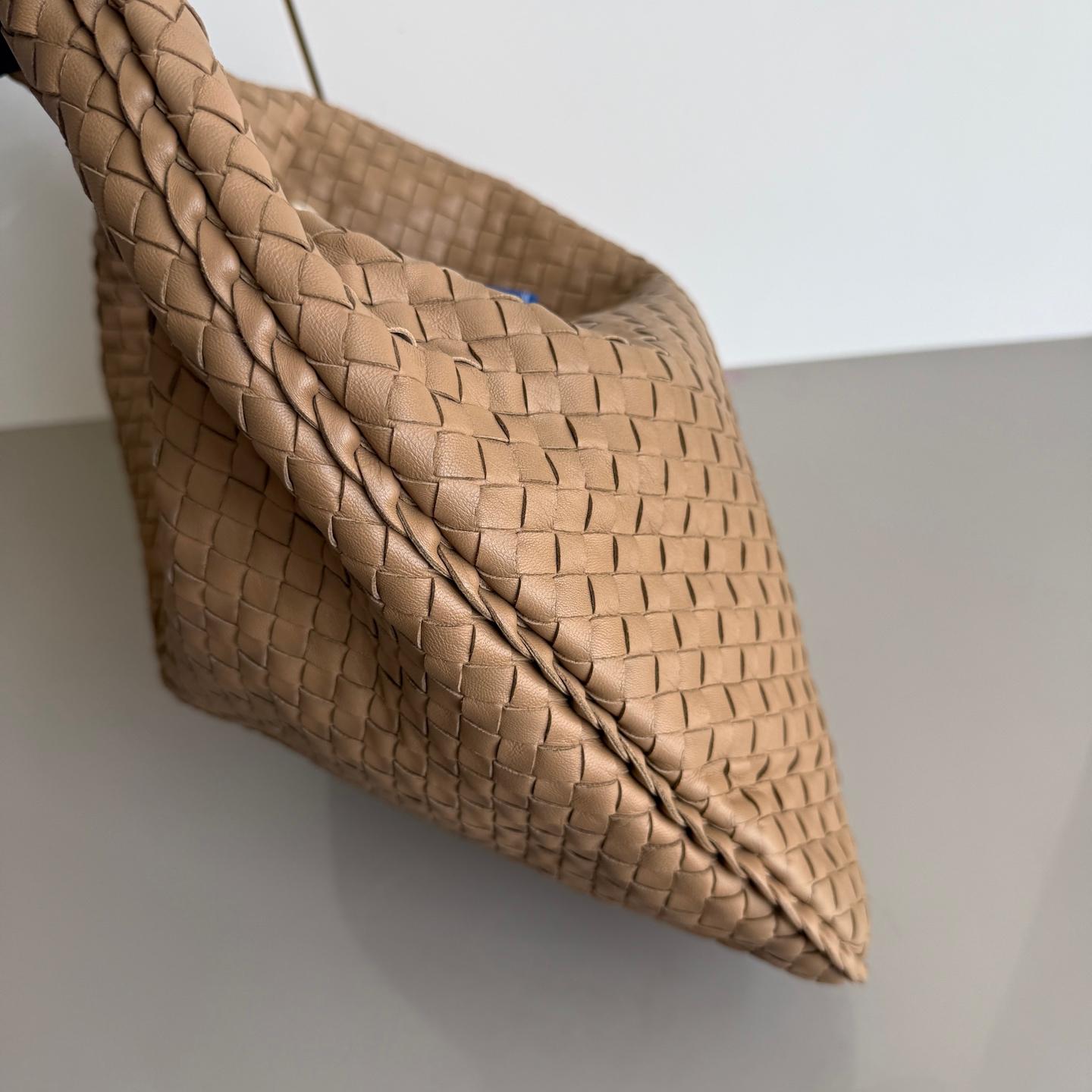 Bottega Veneta Veneta Hobo Light Beige Brown Intrecciato Ledertasche 47cm im Angebot 2