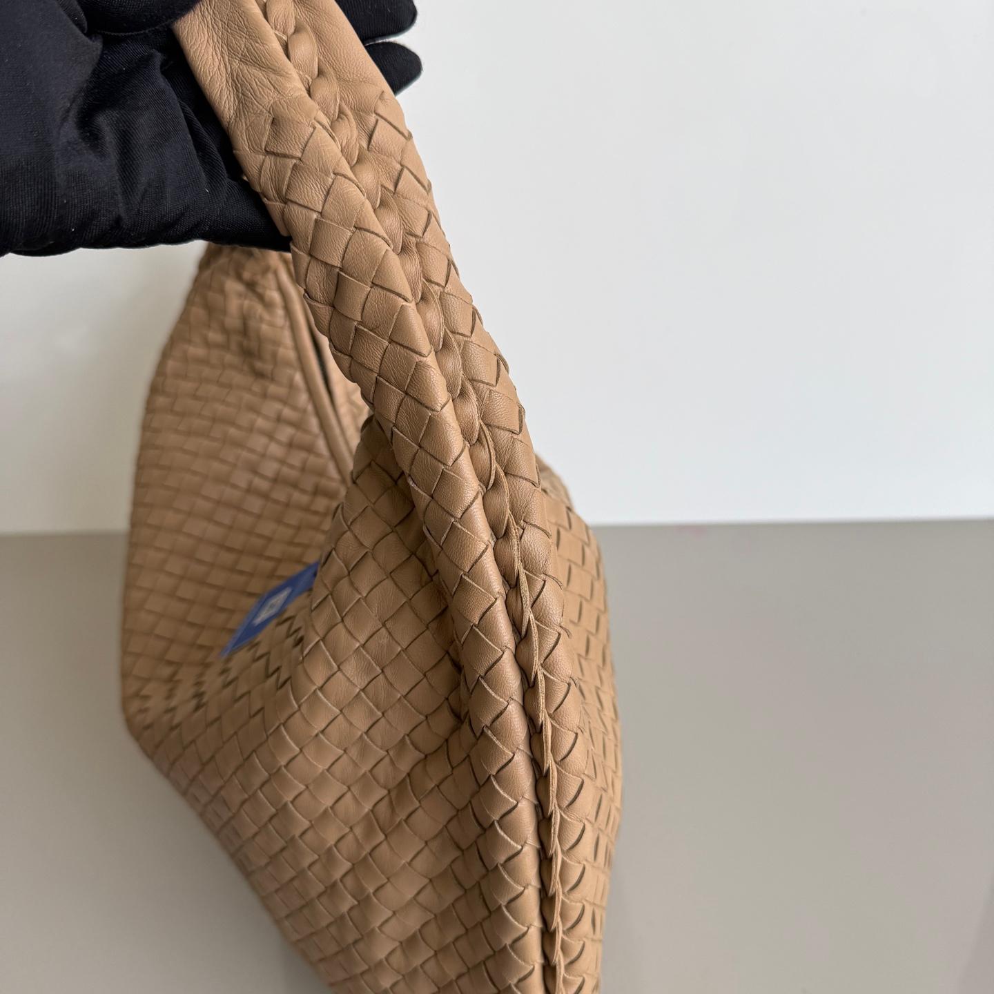 Bottega Veneta Veneta Hobo Light Beige Brown Intrecciato Ledertasche 47cm im Angebot 3