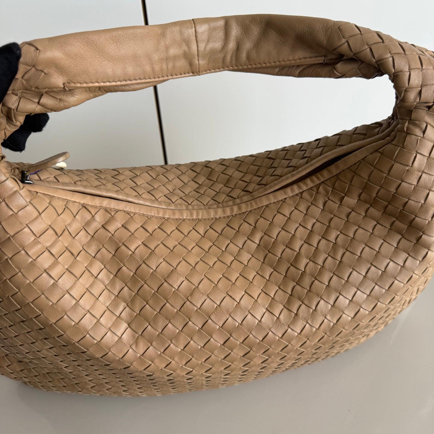 Bottega Veneta Veneta Hobo Light Beige Brown Intrecciato Ledertasche 47cm im Angebot 4