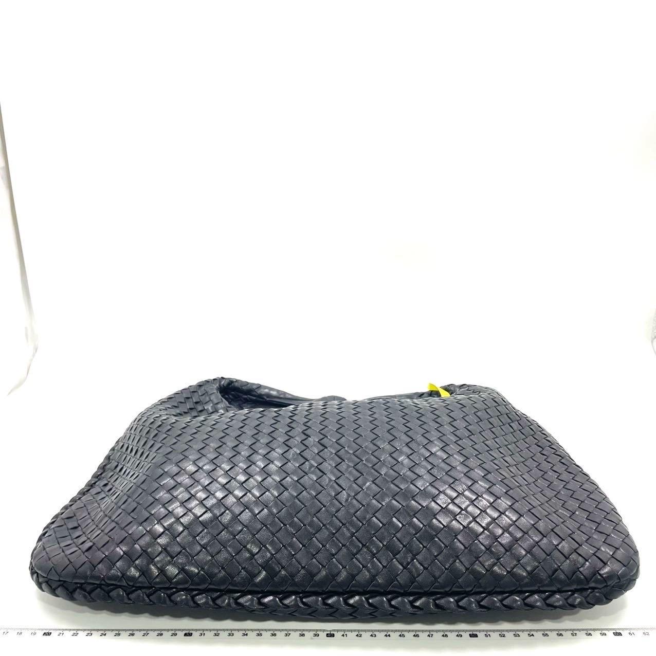 Bottega Veneta Hobo Maxi in pelle nera 51cm in vendita 5