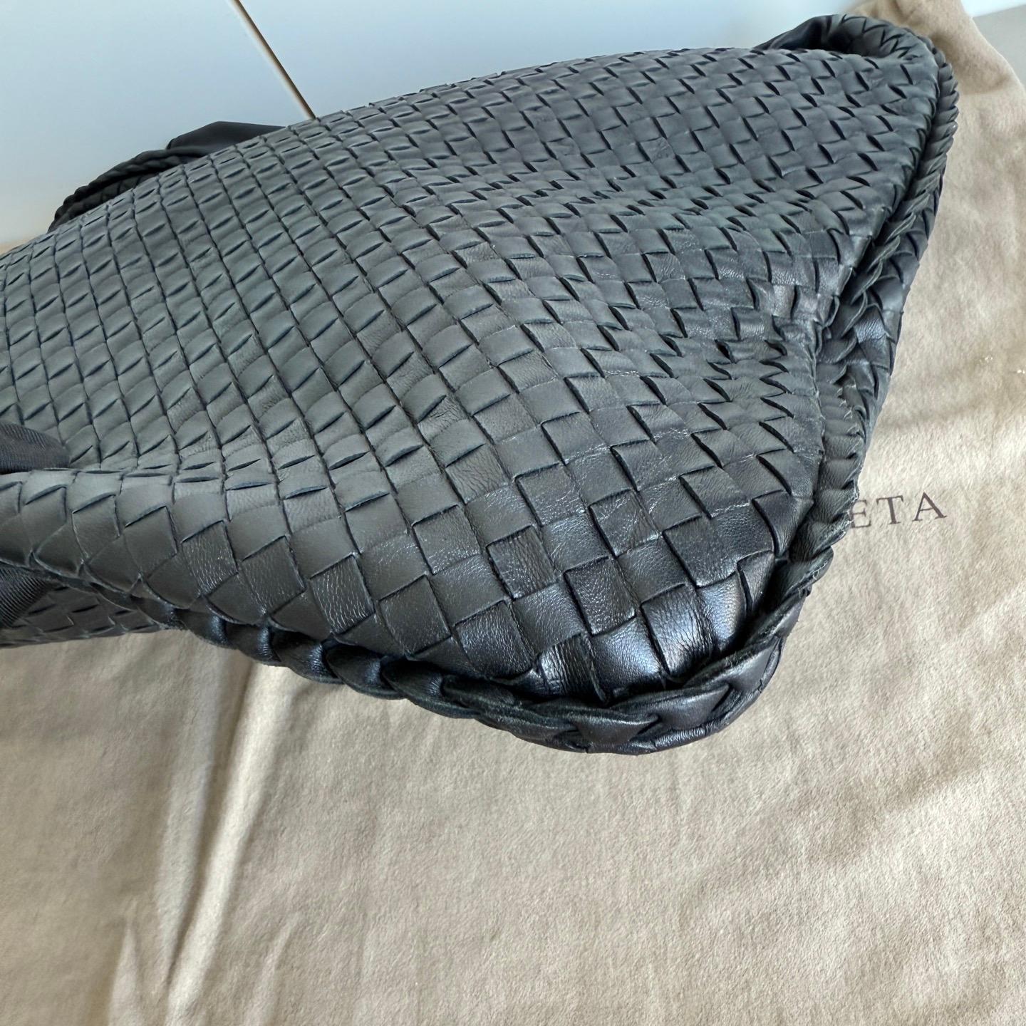 Bottega Veneta Veneta Hobo Maxi Schwarz Leder 51cm im Angebot 6