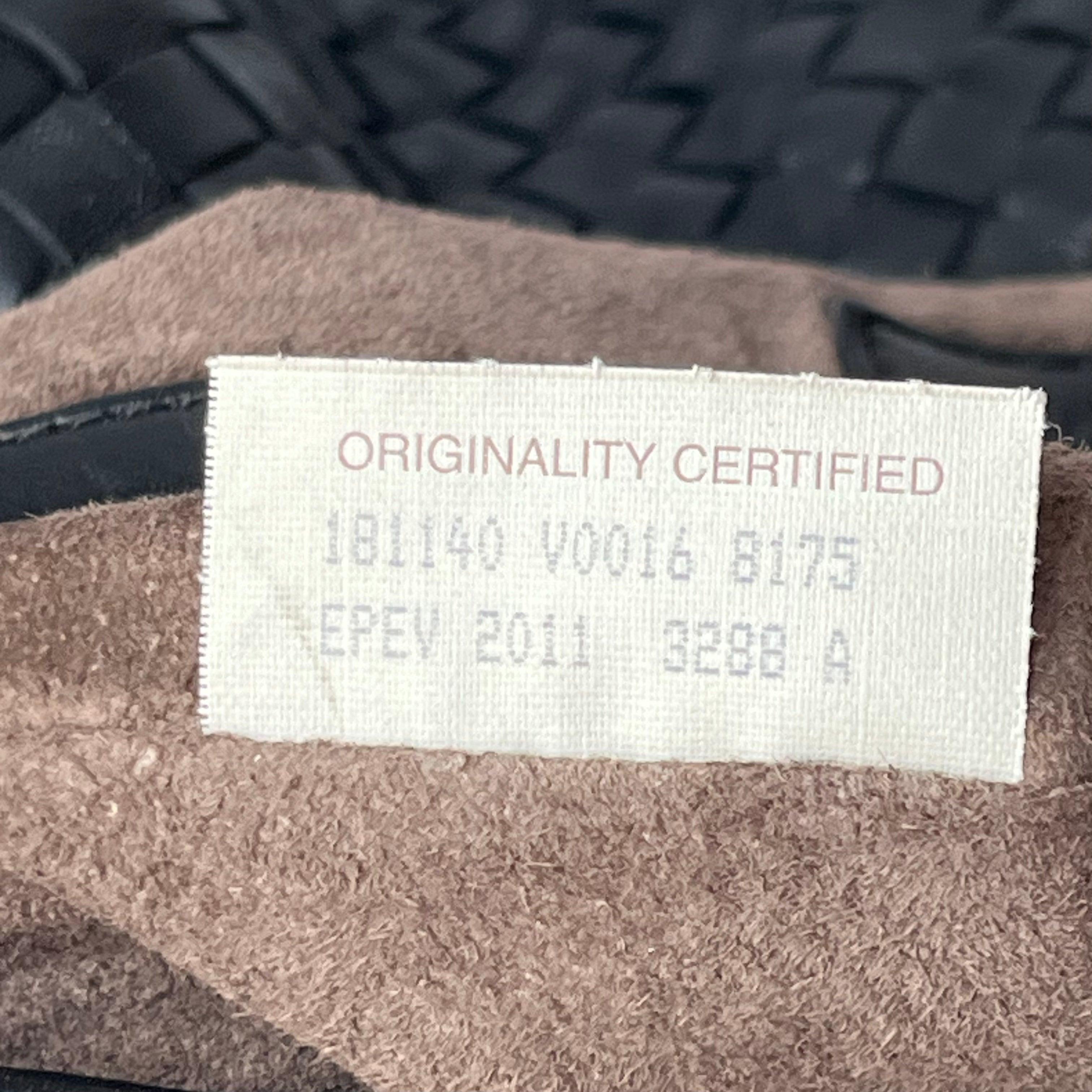 Bottega Veneta Veneta Hobo Maxi Black Leather 51cm For Sale 8