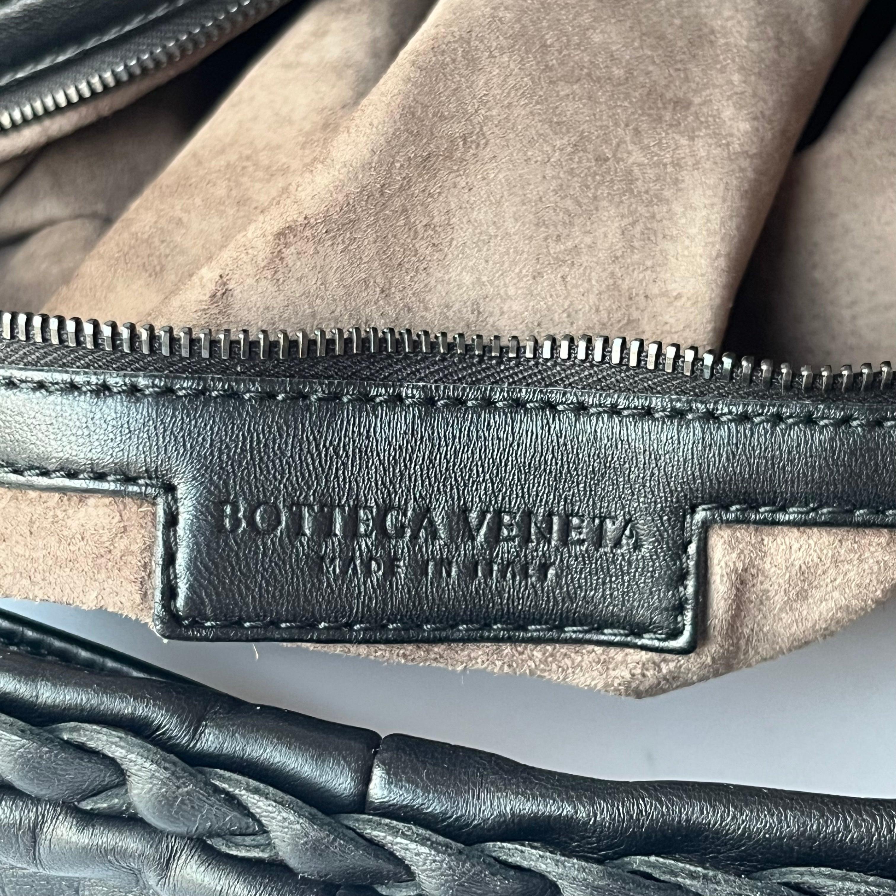 Bottega Veneta Veneta Hobo Maxi Black Leather 51cm For Sale 9