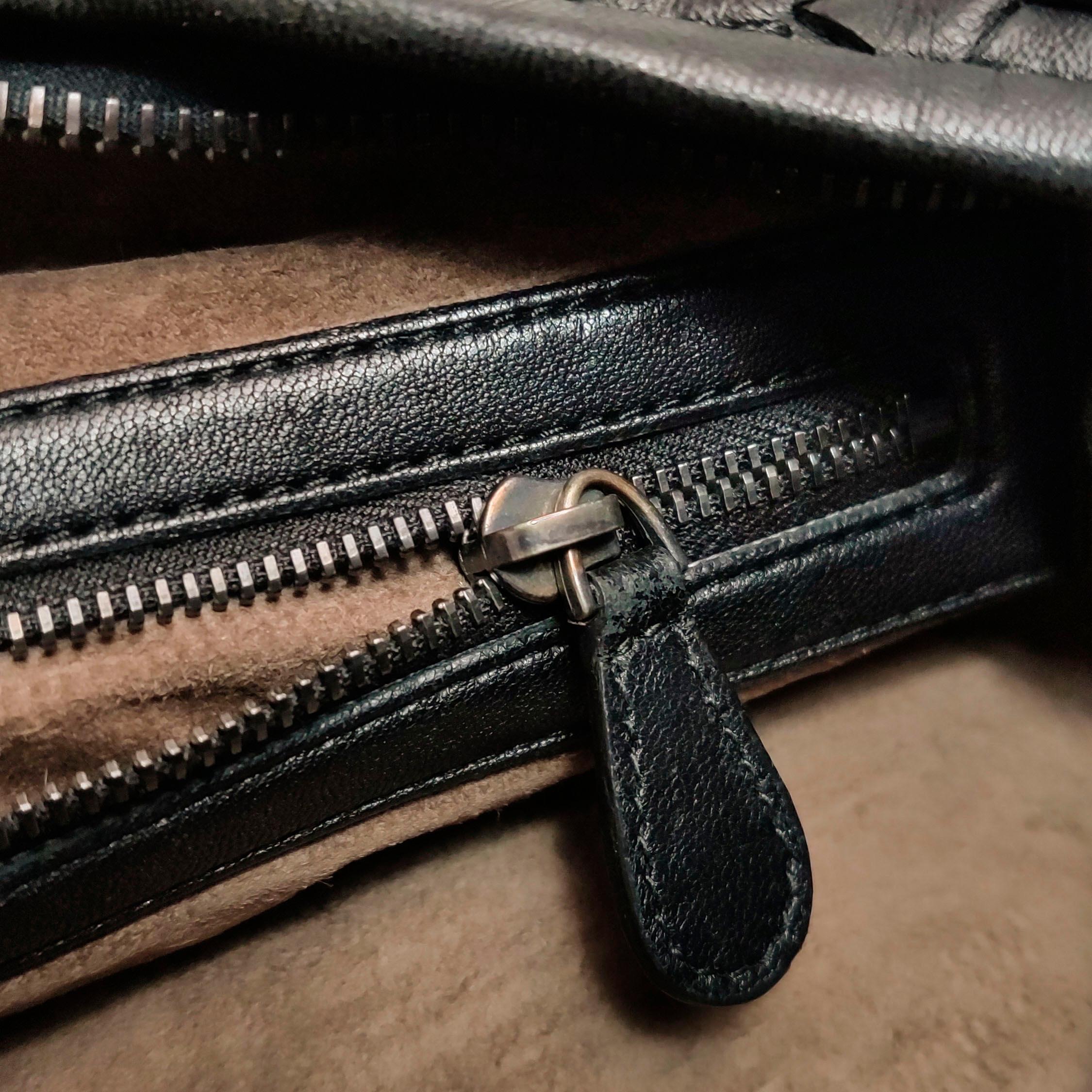 Bottega Veneta Hobo Maxi Cuir Noir 51cm en vente 9