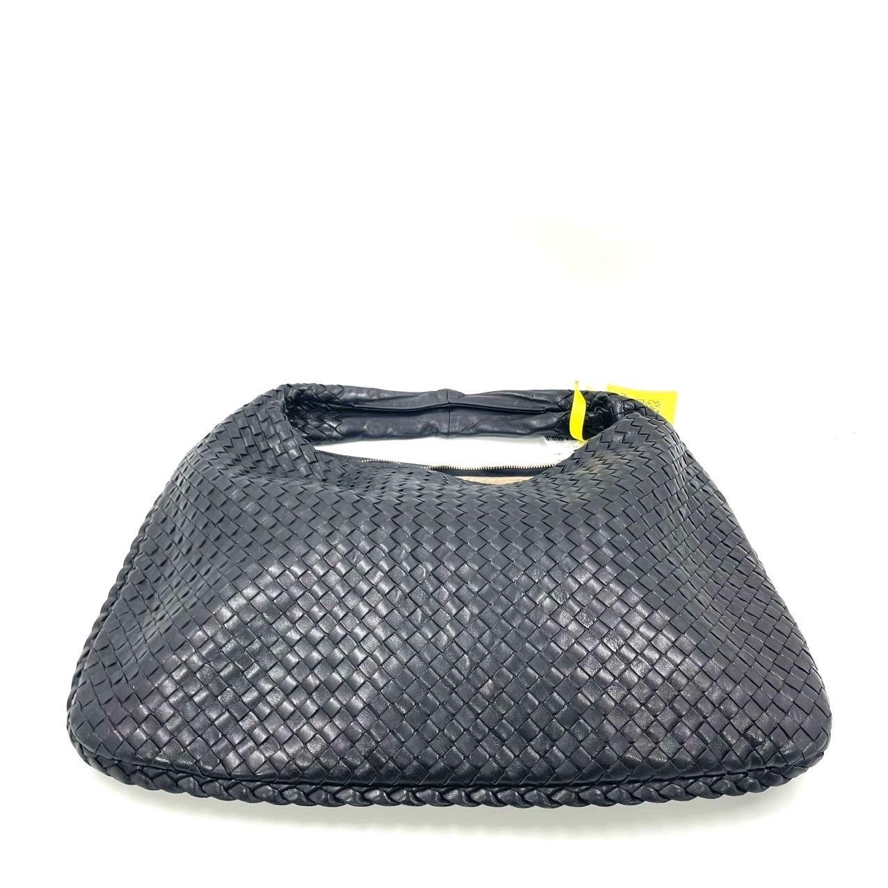 Bottega Veneta Hobo Maxi in pelle nera 51cm in vendita 8