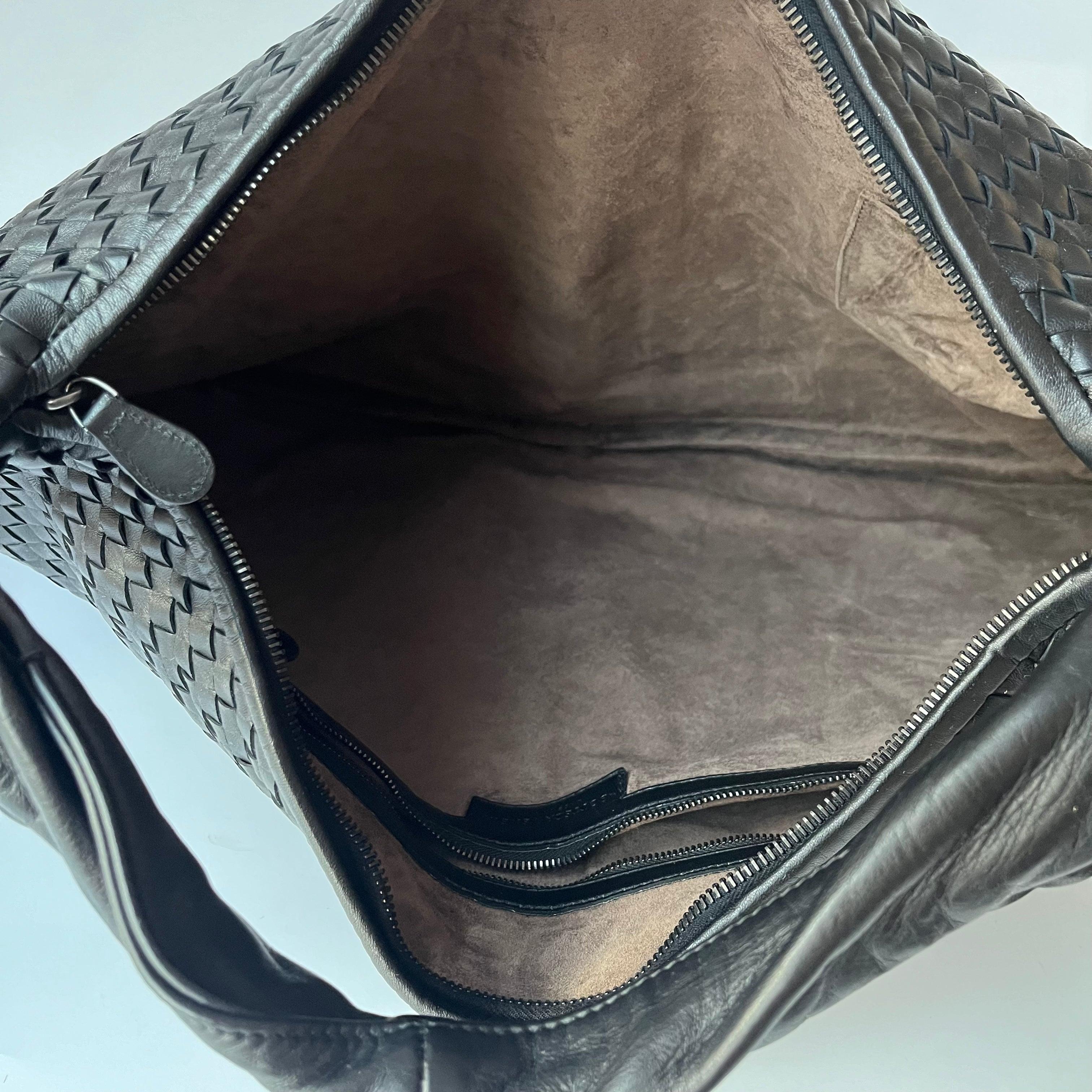Bottega Veneta Veneta Hobo Maxi Black Leather 51cm For Sale 10