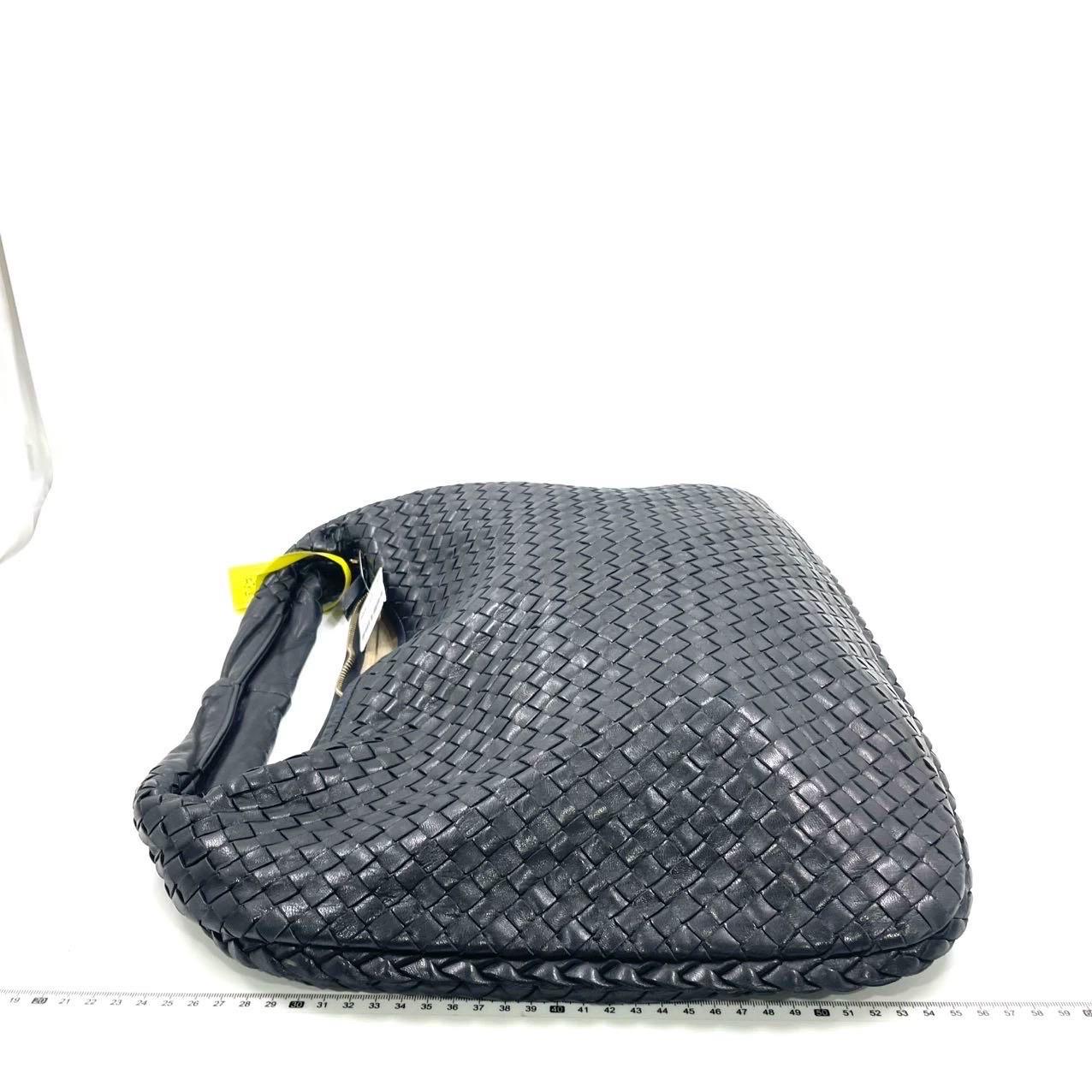 Bottega Veneta Hobo Maxi in pelle nera 51cm in vendita 9