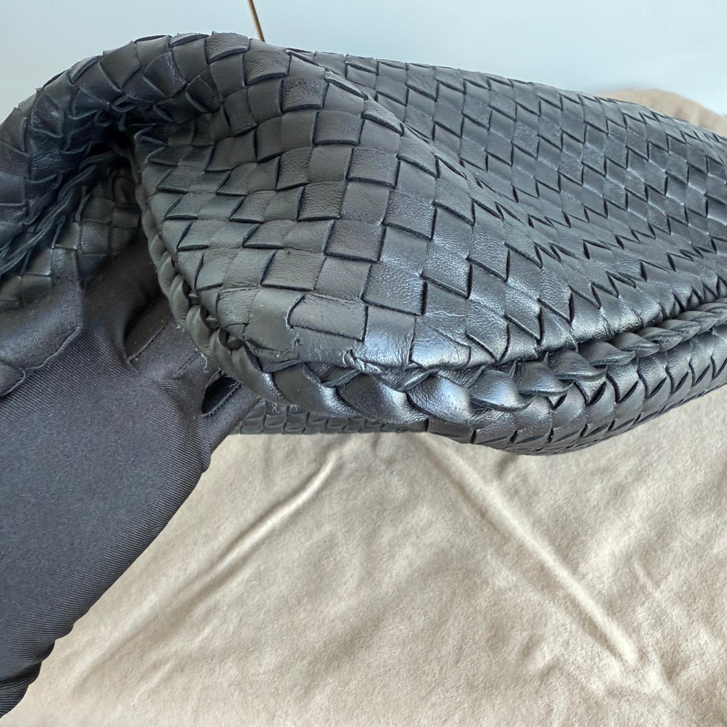 Bottega Veneta Veneta Hobo Maxi Schwarz Leder 51cm im Angebot 10