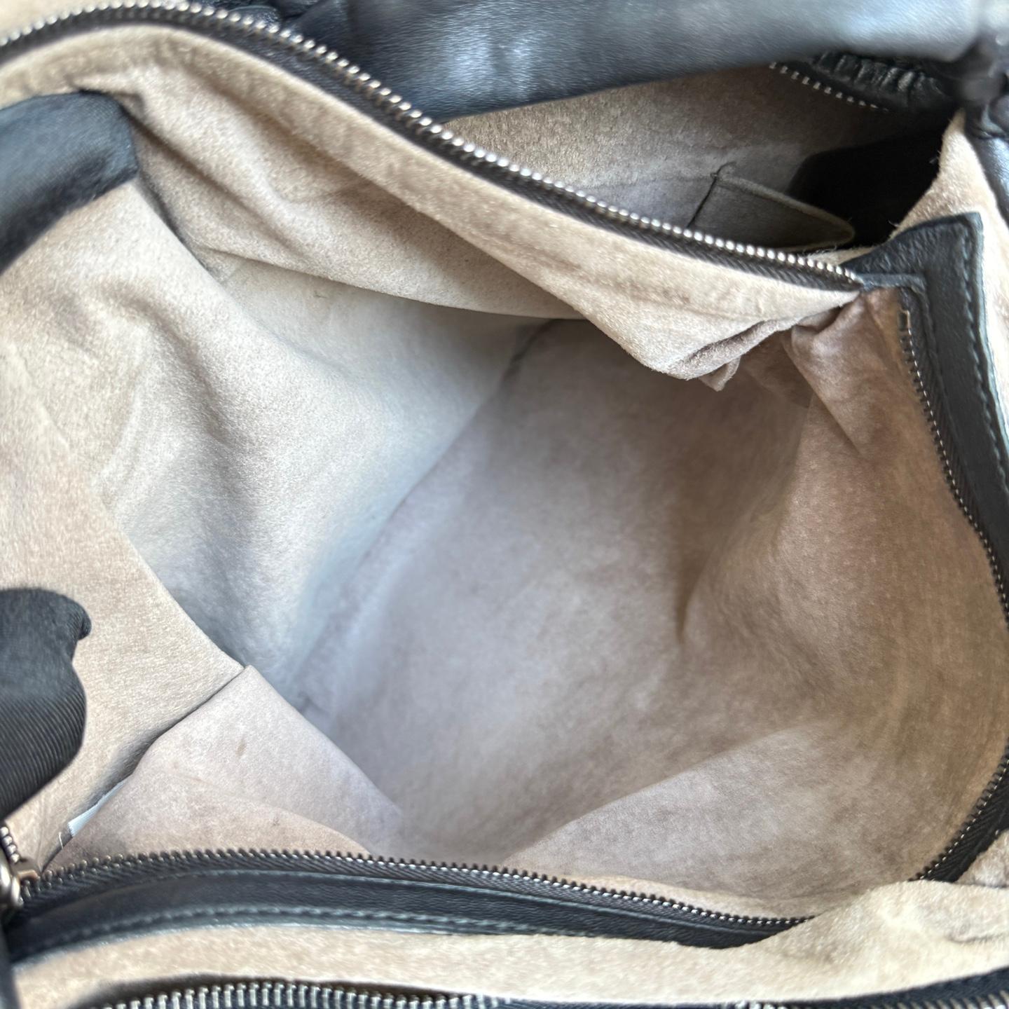 Bottega Veneta Veneta Hobo Maxi Schwarz Leder 51cm im Angebot 14