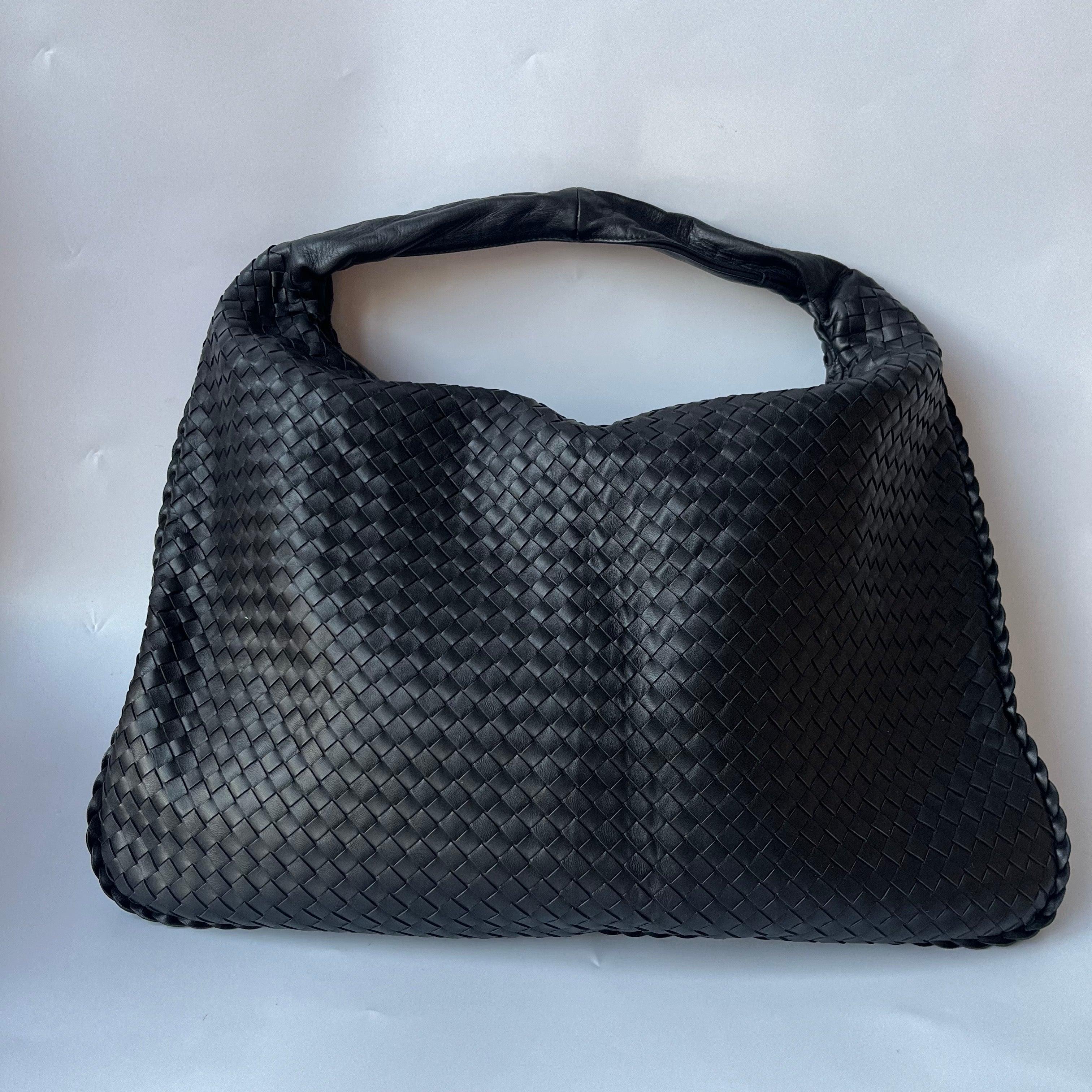 Bottega Veneta Veneta Hobo Maxi Black Leather 51cm
 These are professional photos of the actual bag.
 This Bottega Veneta Veneta Bag is an exceptional piece of luxury, crafted from iconic lambskin leather with the instantly recognizable Intrecciato