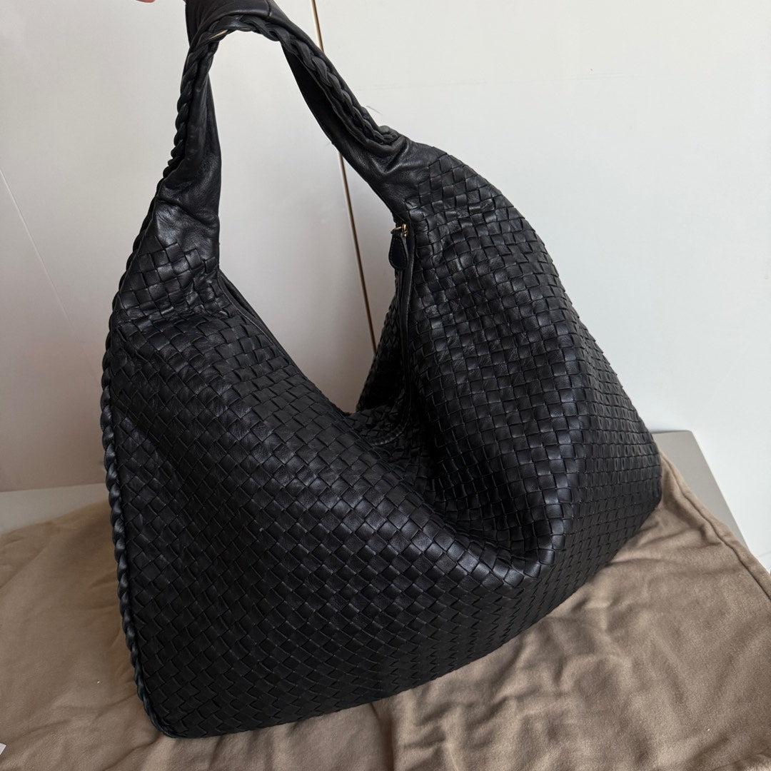 Bottega Veneta Veneta Hobo Maxi Black Leather 51cm
 These are professional photos of the actual bag.
 This Bottega Veneta Veneta Bag is an exceptional piece of luxury, crafted from iconic lambskin leather with the instantly recognizable Intrecciato
