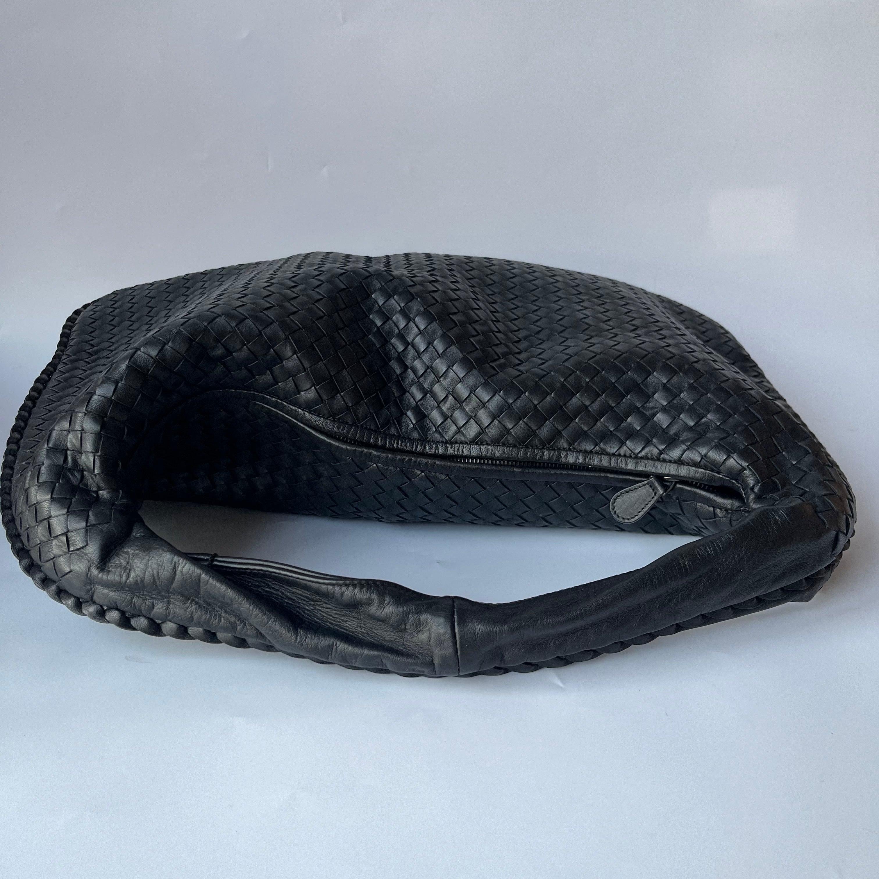 Bottega Veneta Veneta Hobo Maxi Black Leather 51cm In Excellent Condition In AUBERVILLIERS, FR