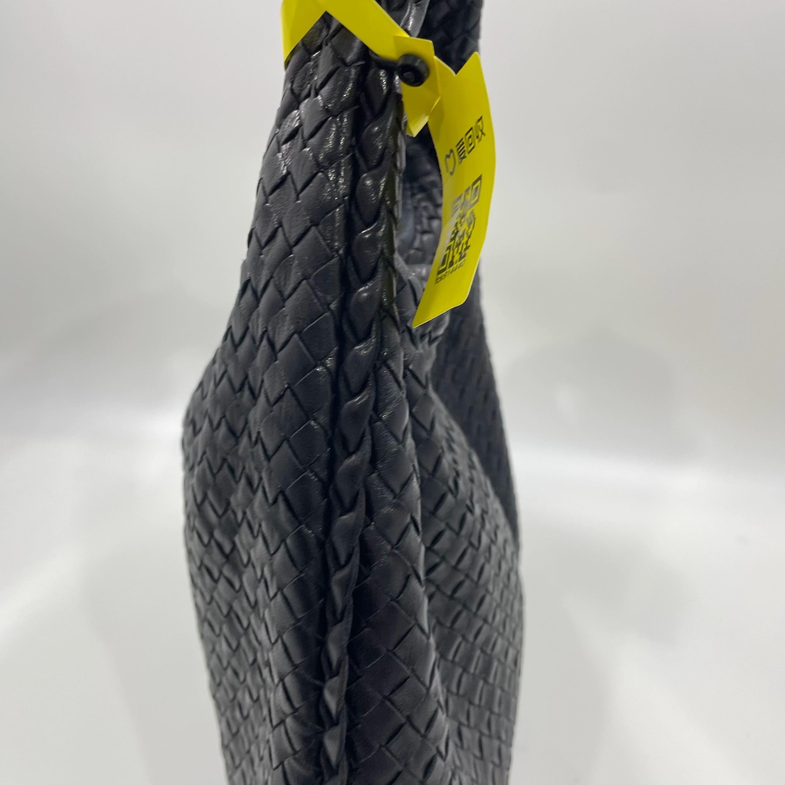 Nero Bottega Veneta Hobo Maxi in pelle nera 51cm in vendita