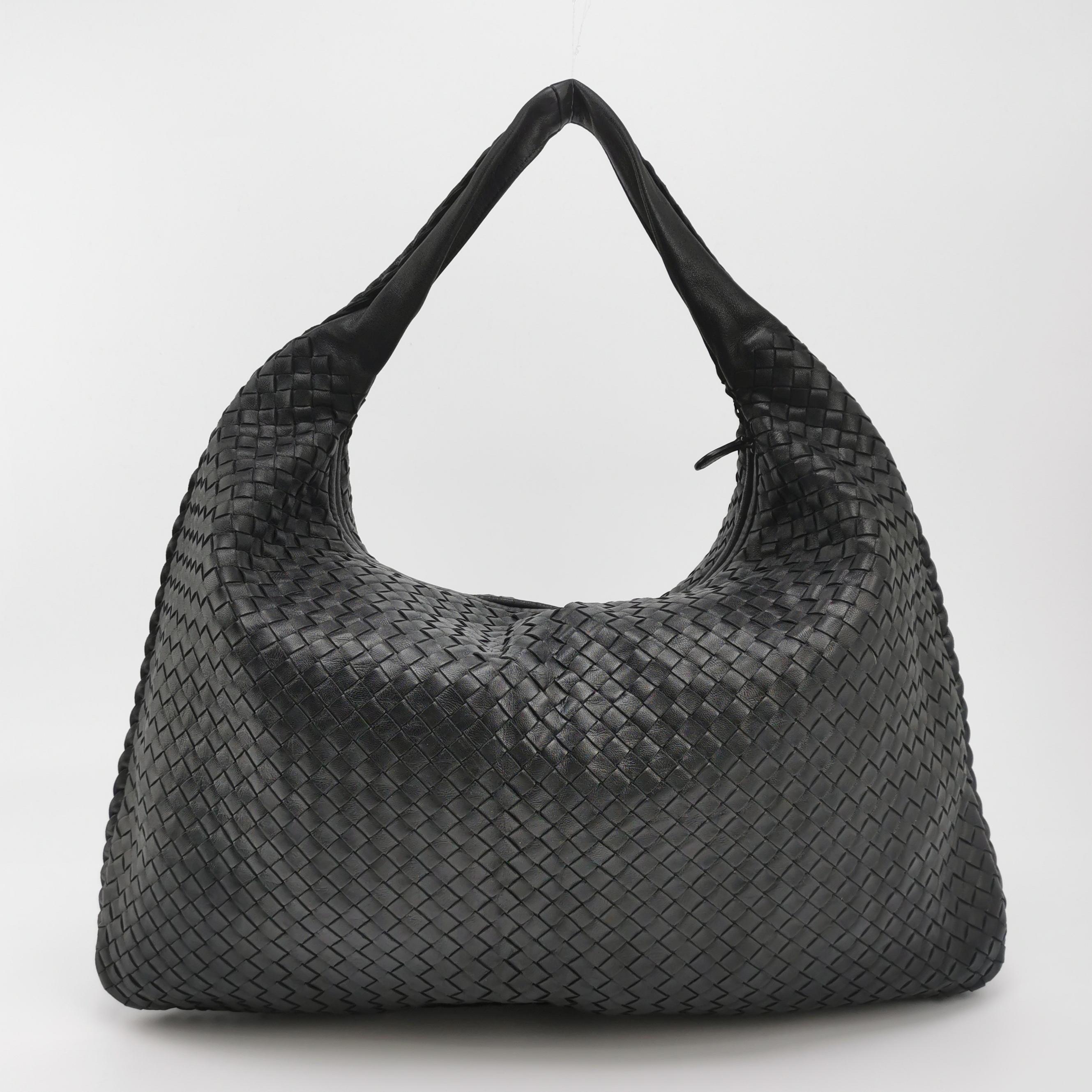 Bottega Veneta Hobo Maxi Cuir Noir 51cm en vente 2