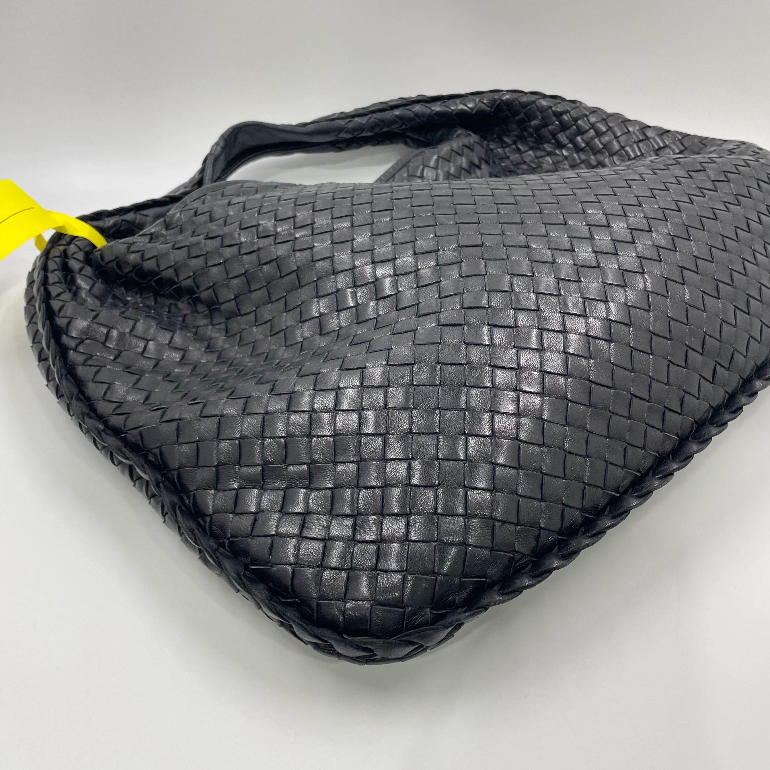 Bottega Veneta Hobo Maxi in pelle nera 51cm in vendita 1