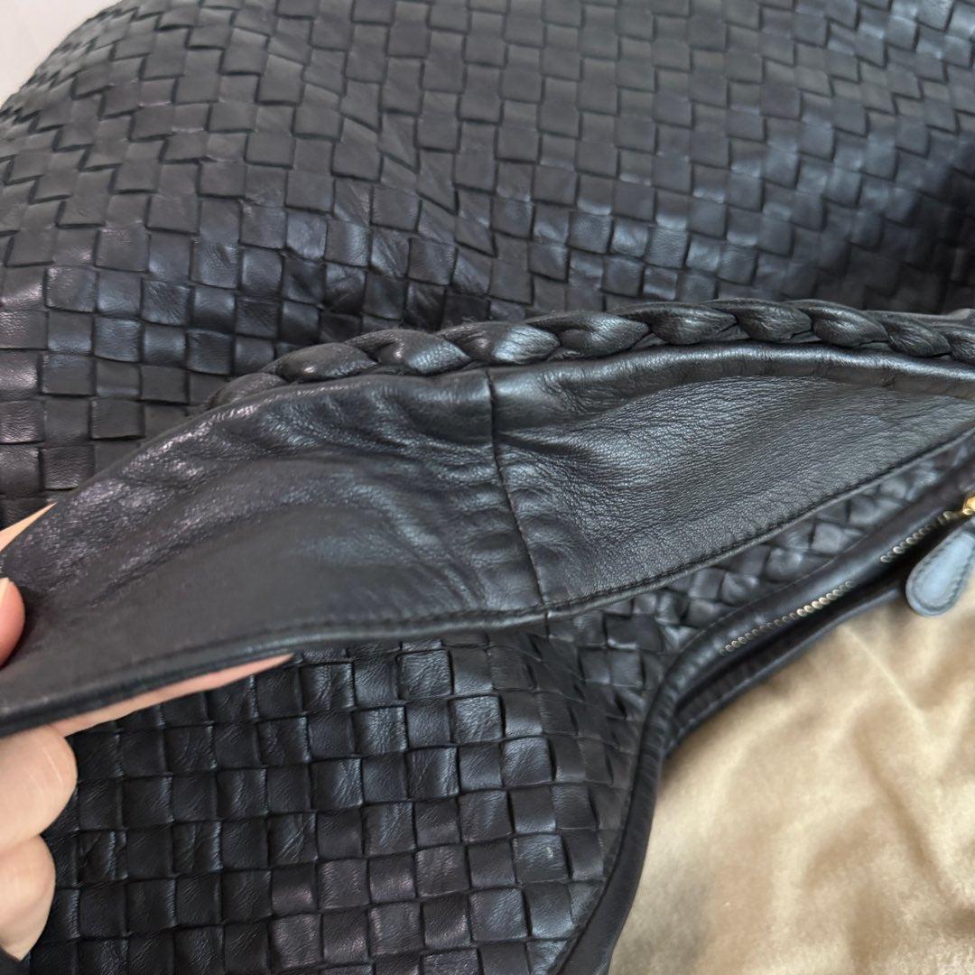 Bottega Veneta Veneta Hobo Maxi Black Leather 51cm For Sale 3