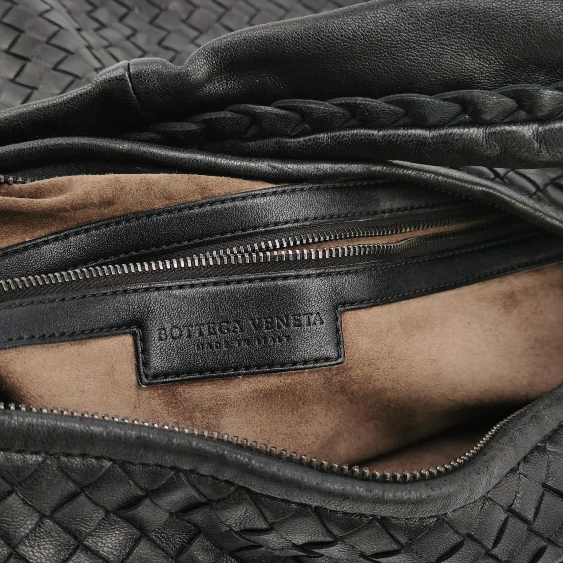 Bottega Veneta Hobo Maxi Cuir Noir 51cm en vente 3