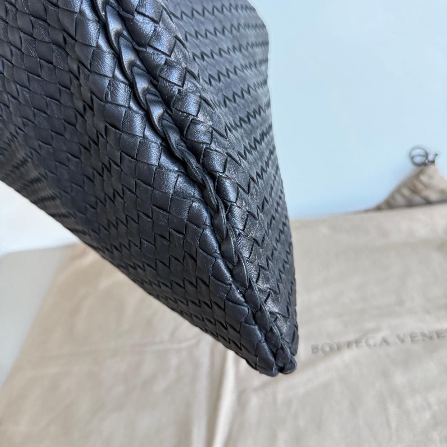 Bottega Veneta Veneta Hobo Maxi Schwarz Leder 51cm im Angebot 3