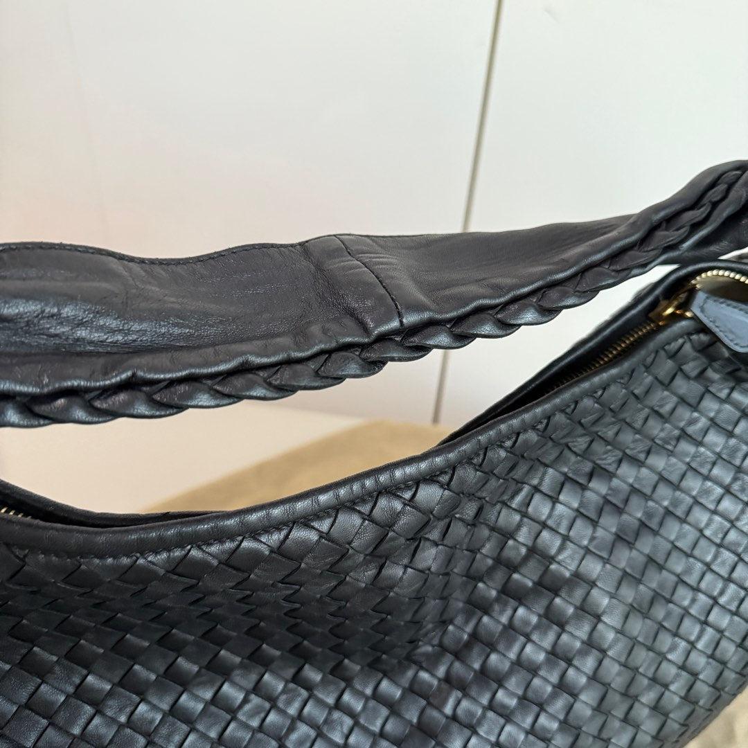 Bottega Veneta Veneta Hobo Maxi Black Leather 51cm For Sale 5