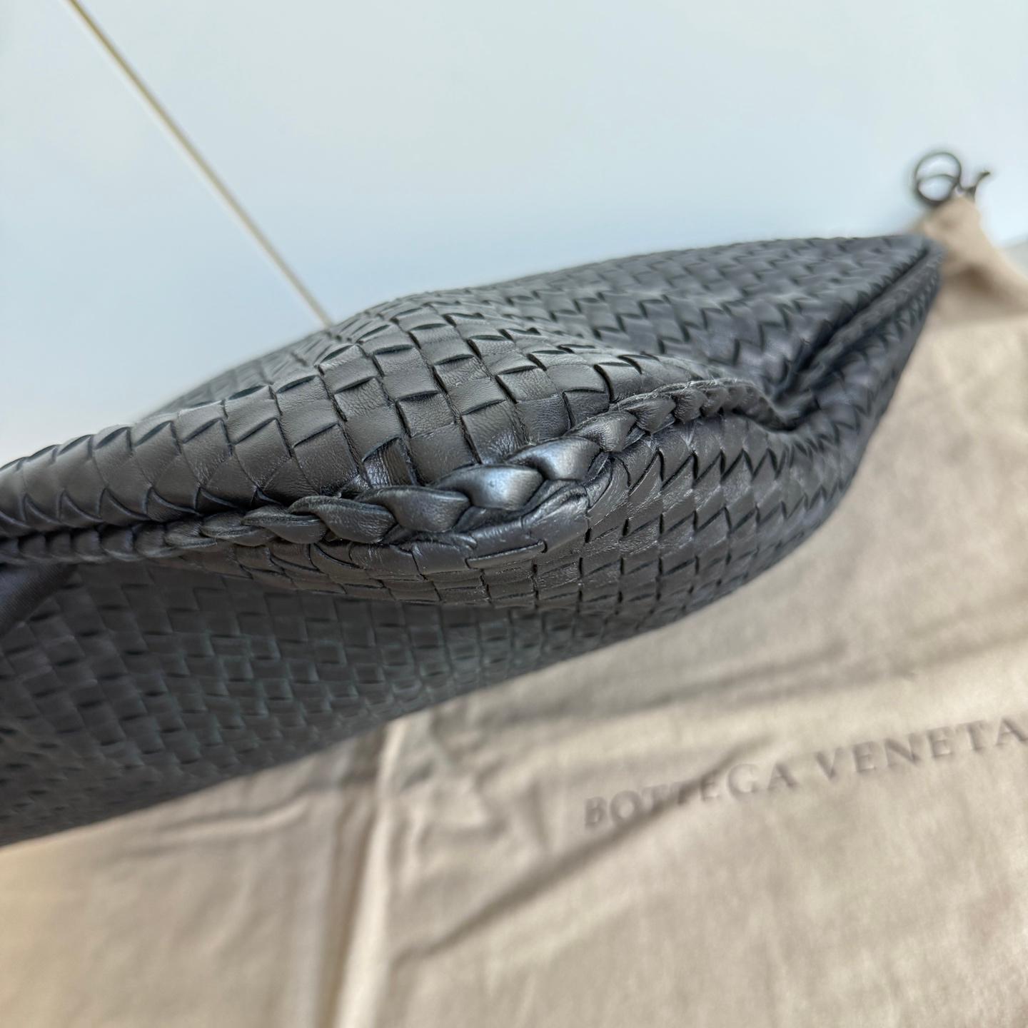 Bottega Veneta Veneta Hobo Maxi Schwarz Leder 51cm im Angebot 5