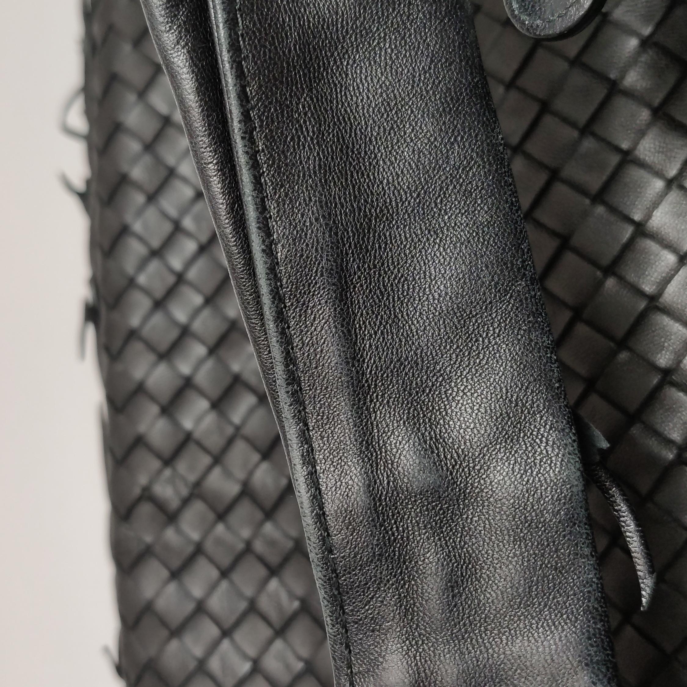 Bottega Veneta Veneta Hobo Maxi Black Tiny Fringes Leather 51cm in vendita 5