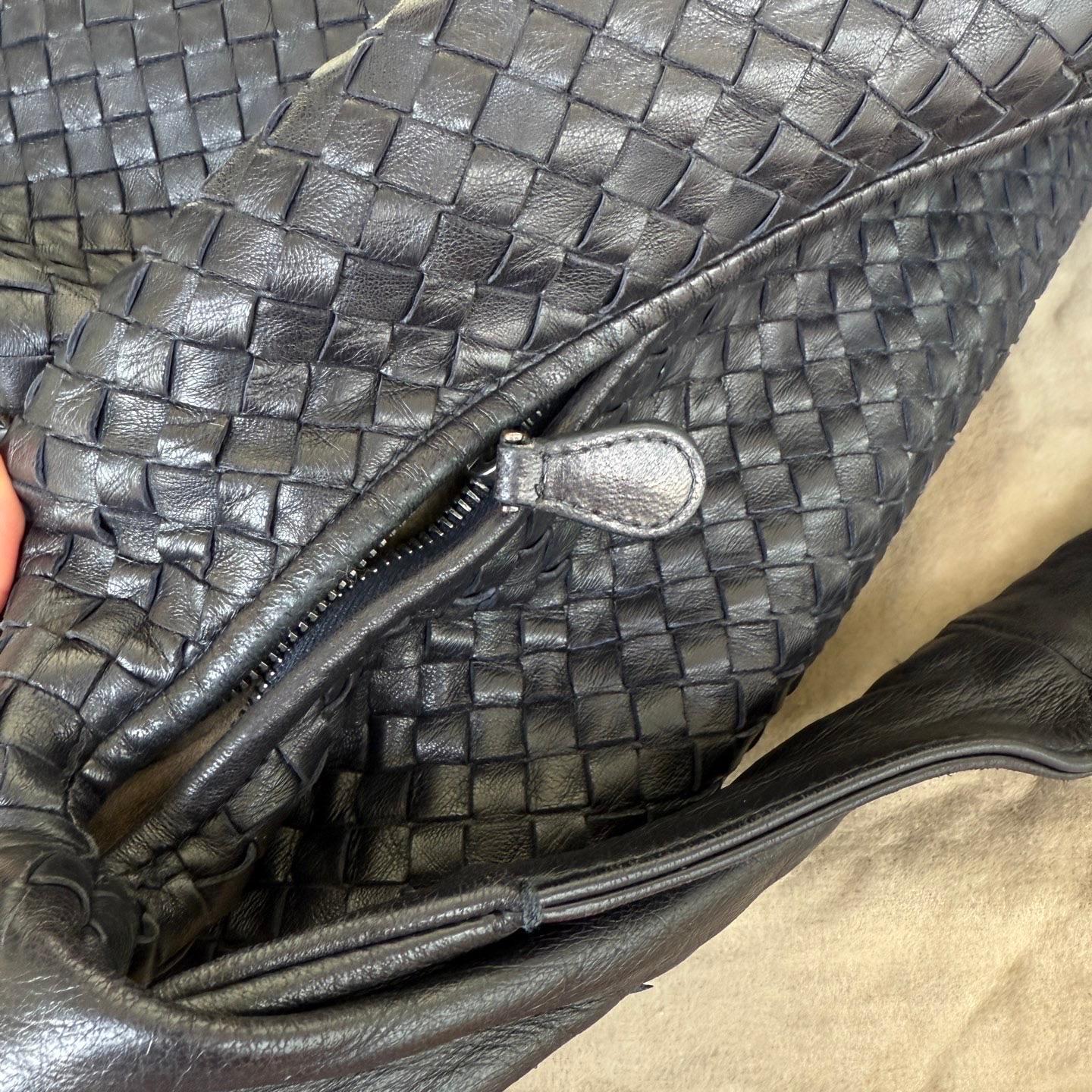 Bottega Veneta Hobo Maxi Noir Franges minuscules Cuir 51cm en vente 6