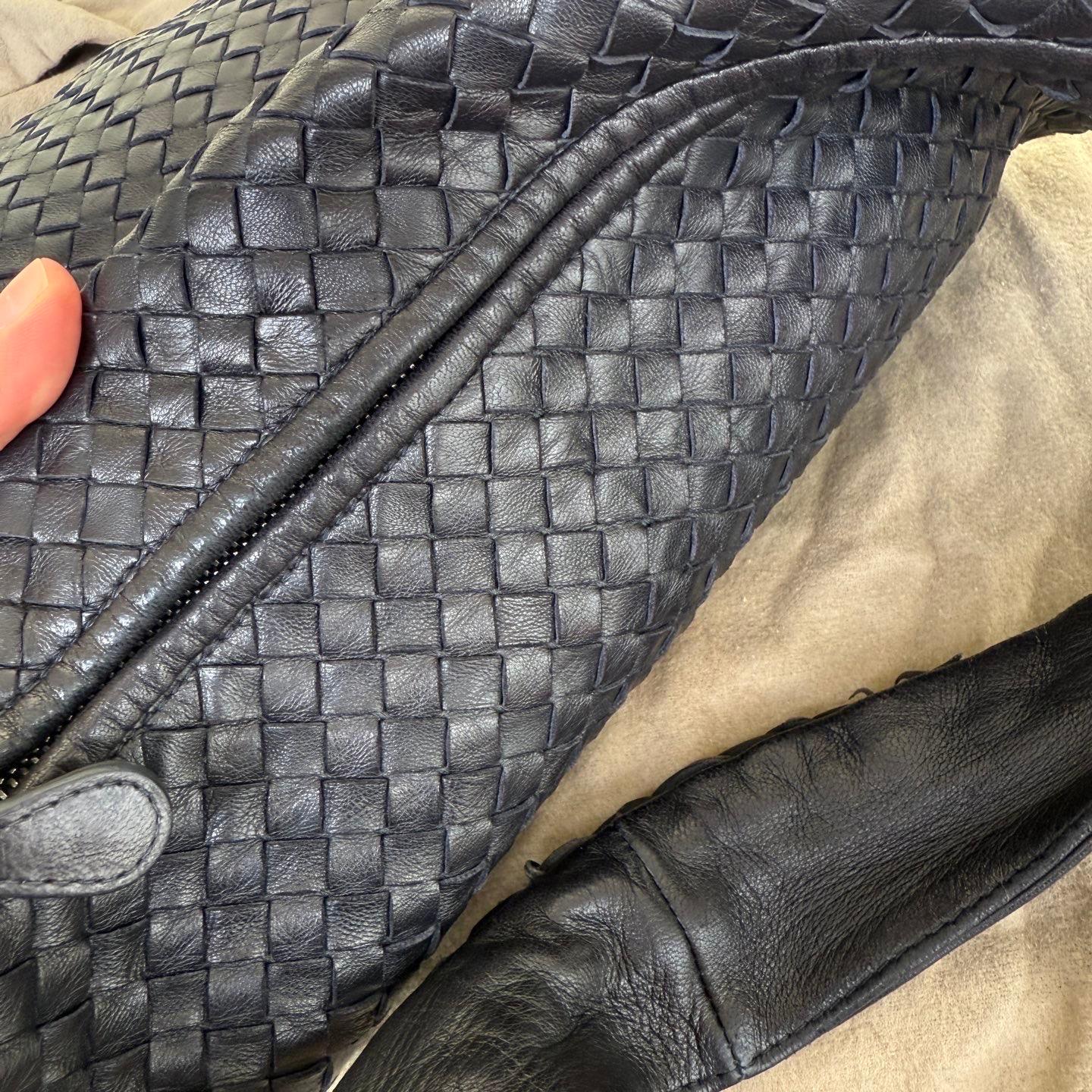 Bottega Veneta Hobo Maxi Noir Franges minuscules Cuir 51cm en vente 7