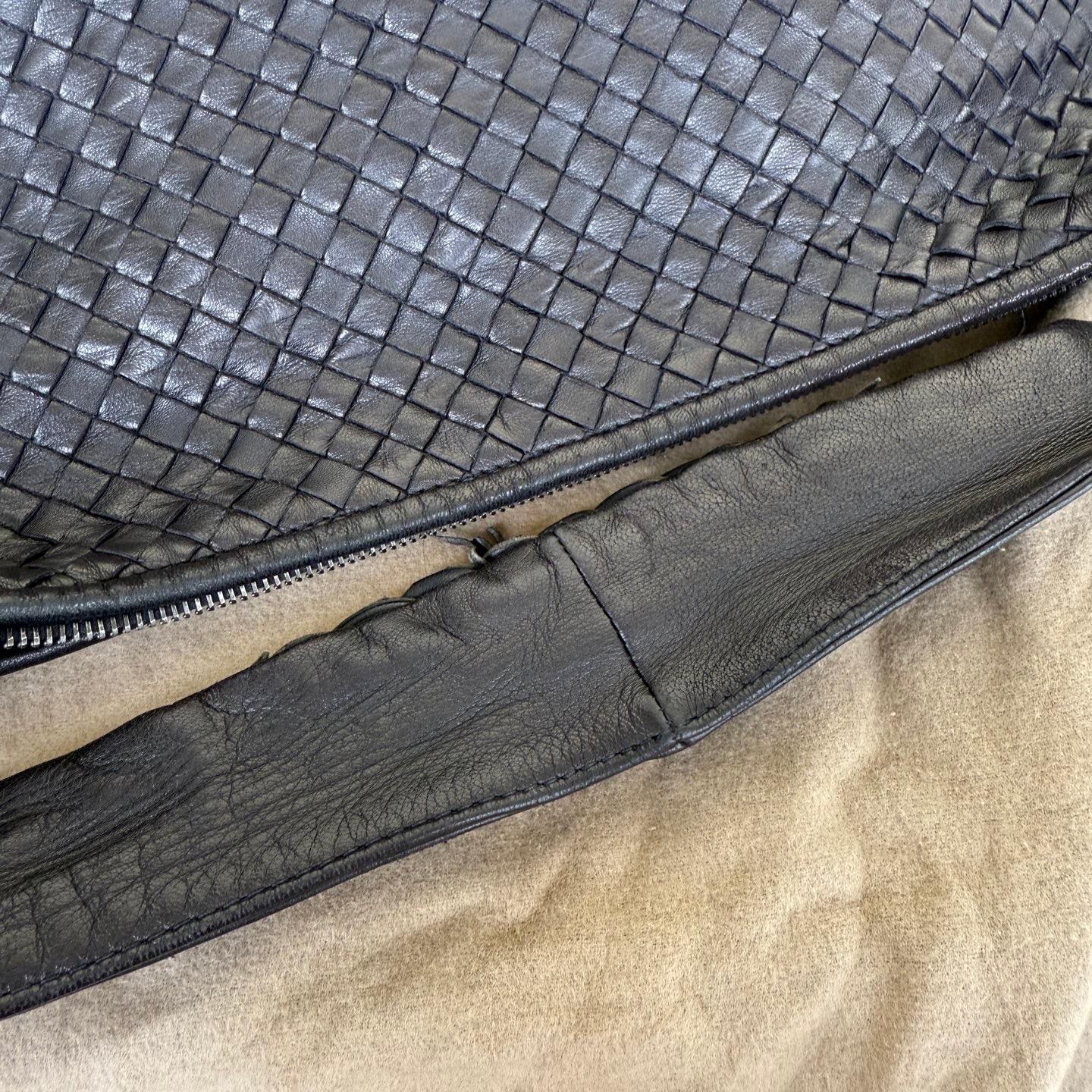 Bottega Veneta Hobo Maxi Noir Franges minuscules Cuir 51cm en vente 8