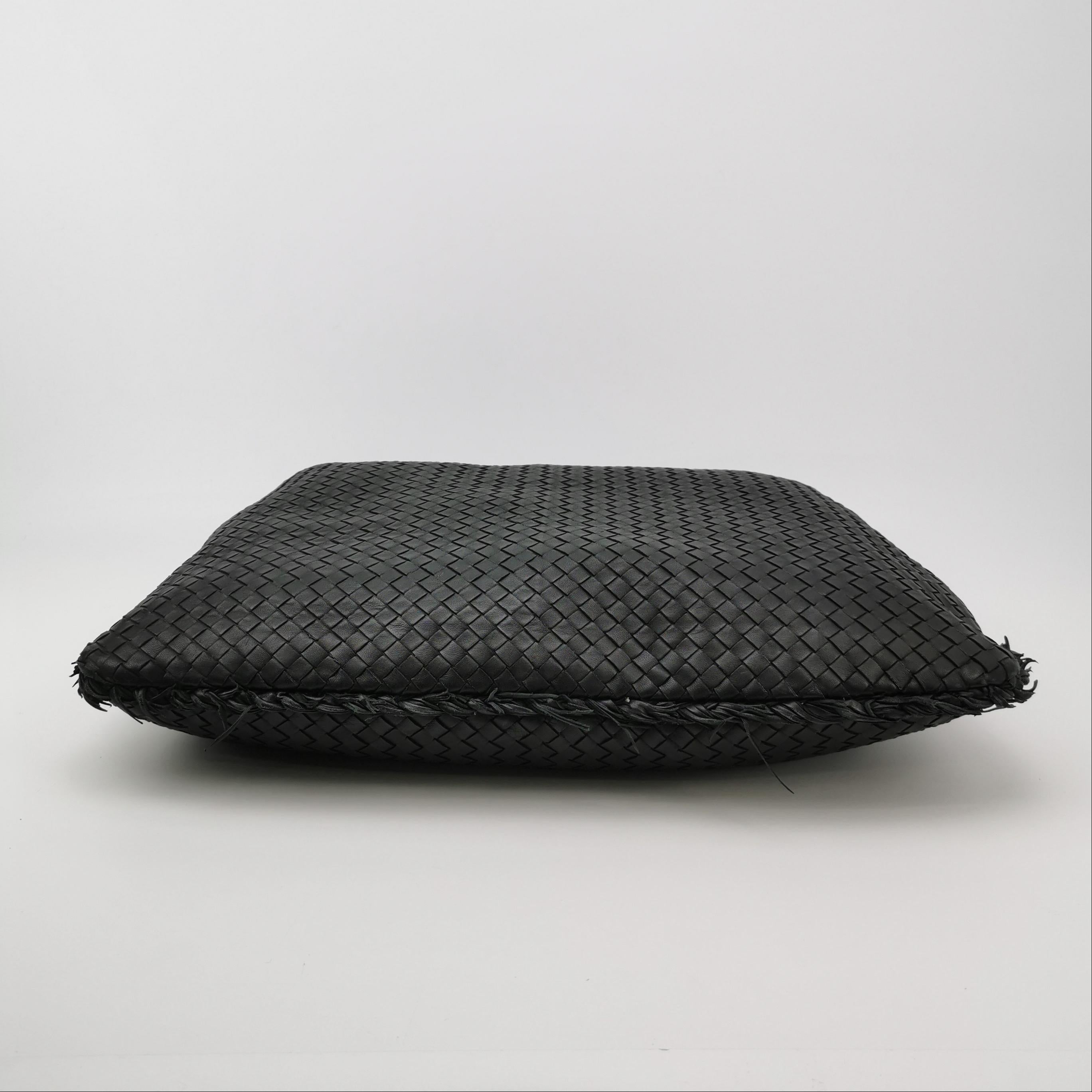 Nero Bottega Veneta Veneta Hobo Maxi Black Tiny Fringes Leather 51cm in vendita