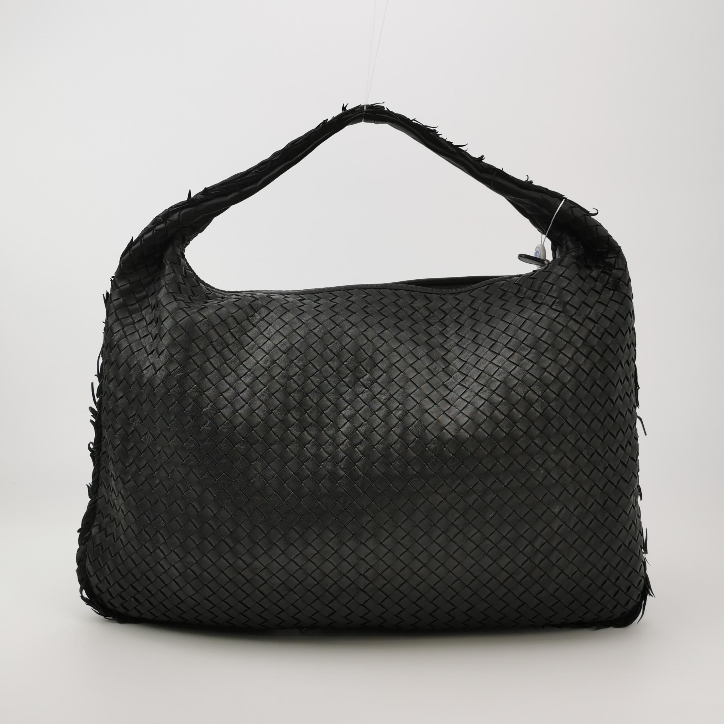 Bottega Veneta Veneta Hobo Maxi Black Tiny Fringes Leather 51cm In condizioni buone in vendita a AUBERVILLIERS, FR