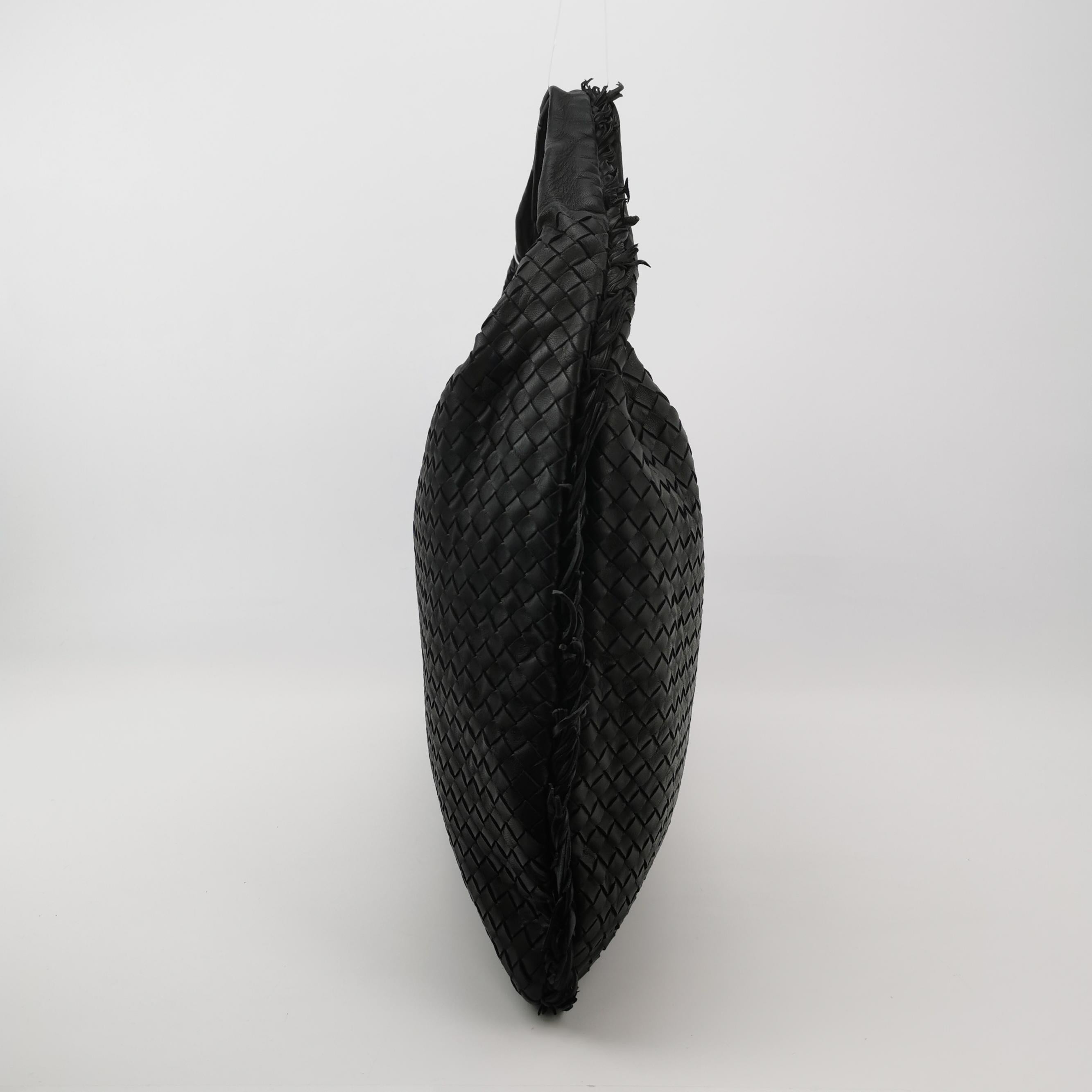 Bottega Veneta Veneta Hobo Maxi Black Tiny Fringes Leather 51cm in vendita 1