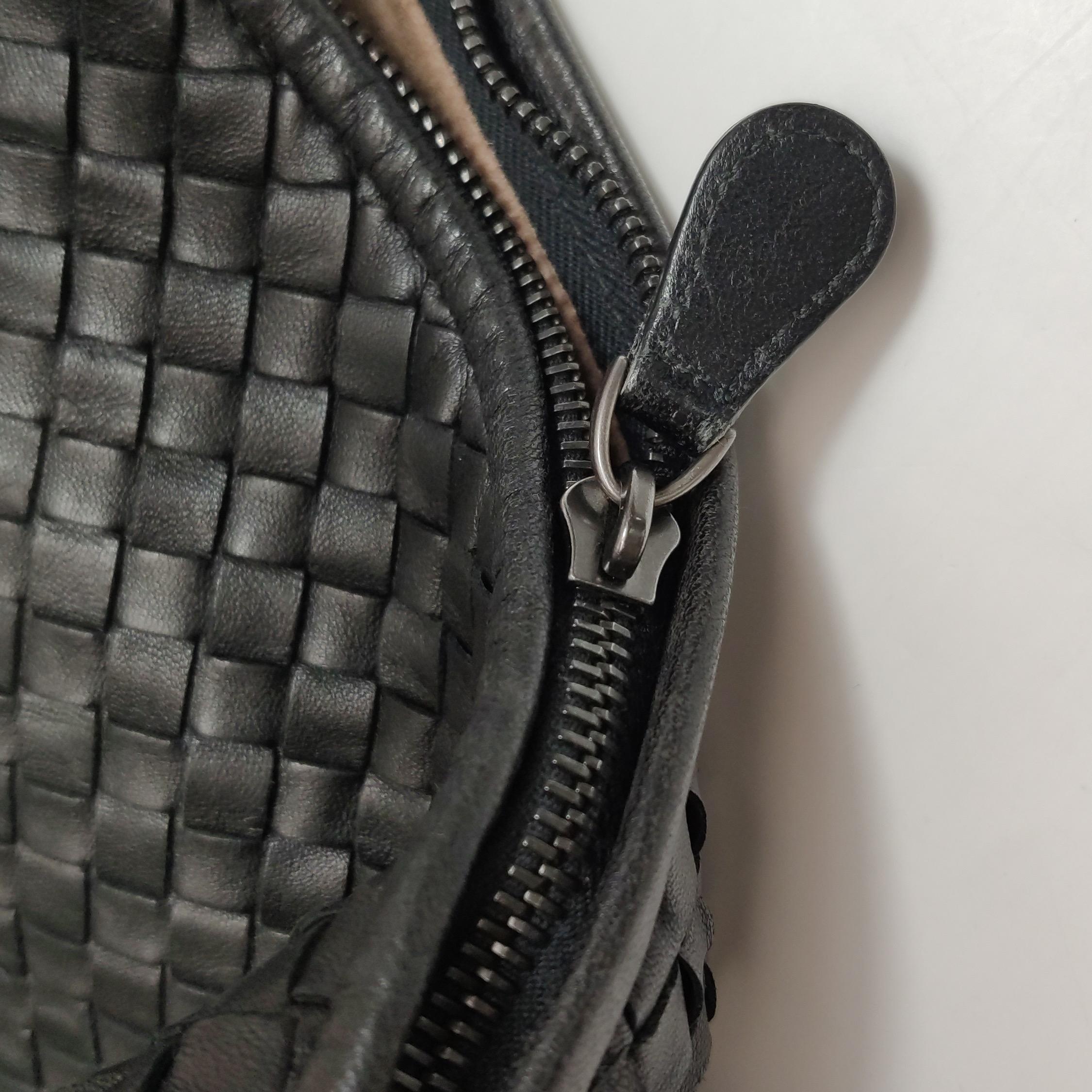Bottega Veneta Veneta Hobo Maxi Black Tiny Fringes Leather 51cm in vendita 2
