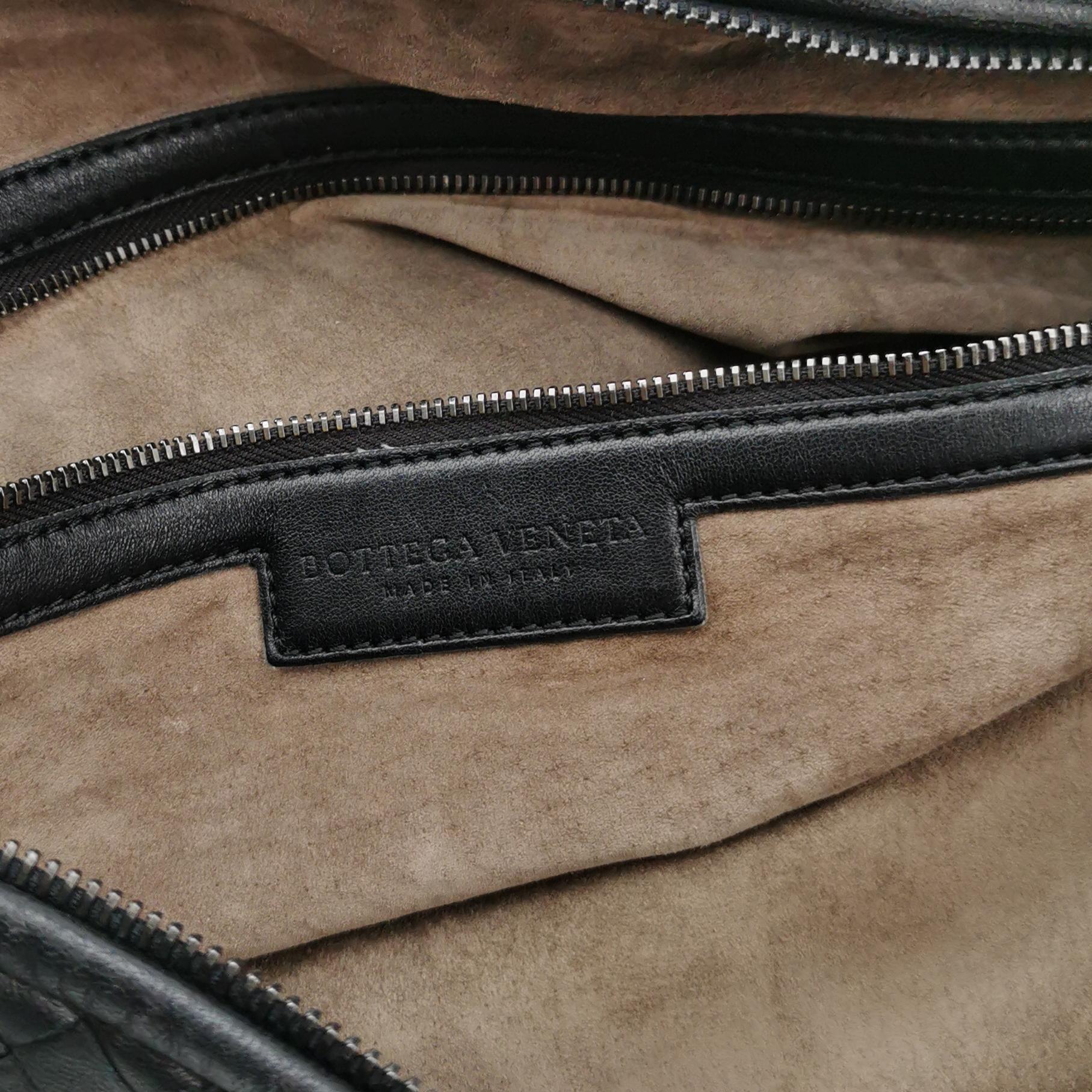 Bottega Veneta Veneta Hobo Maxi Black Tiny Fringes Leather 51cm in vendita 3