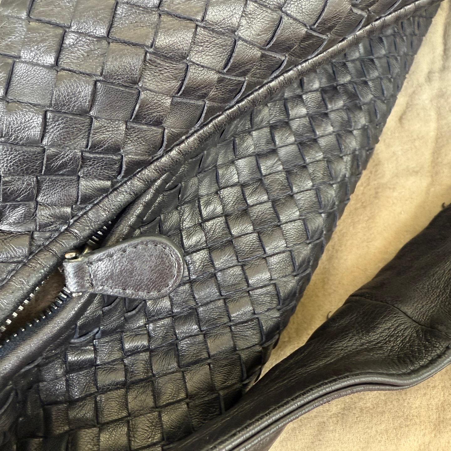 Bottega Veneta Hobo Maxi Noir Franges minuscules Cuir 51cm en vente 4