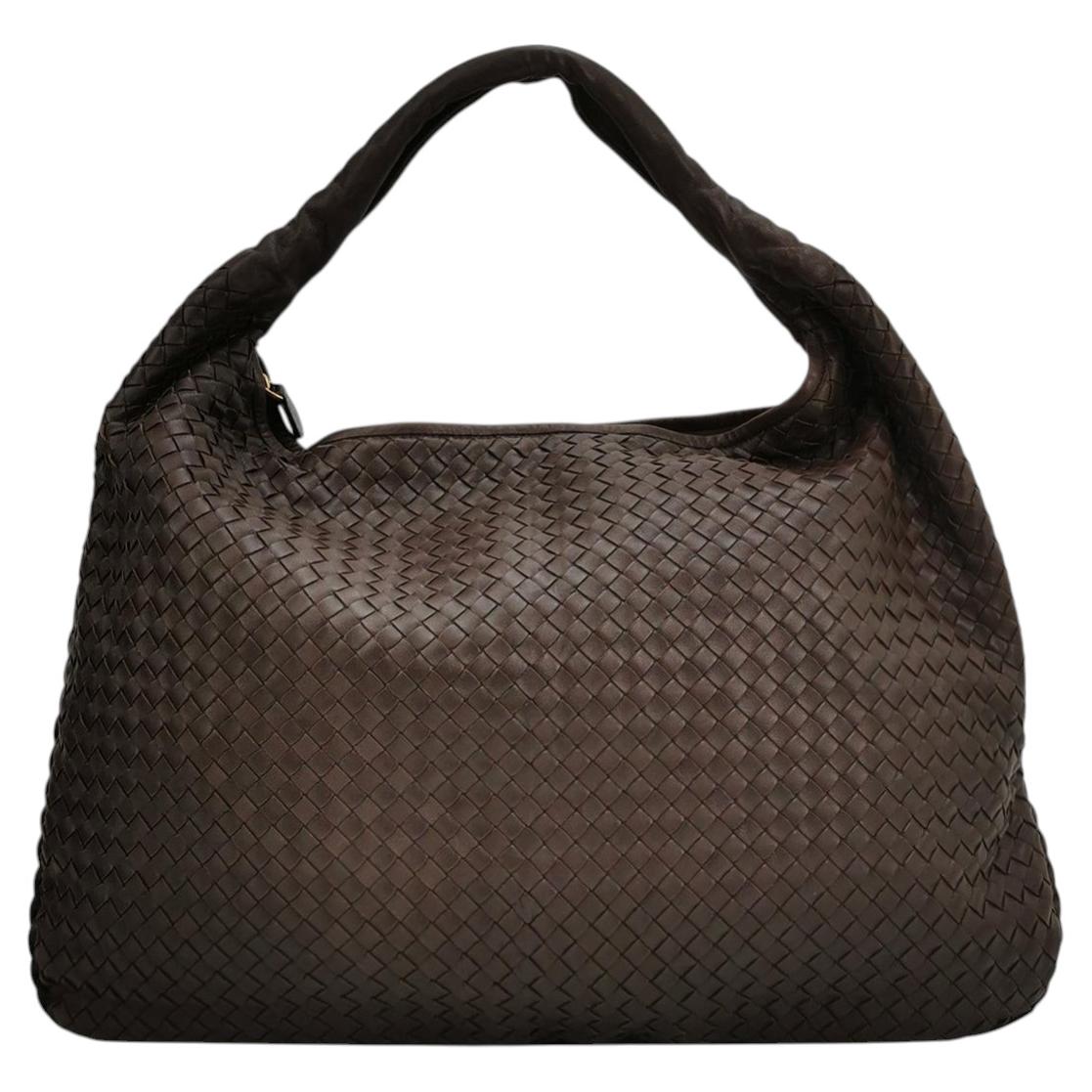 Bottega Veneta Veneta Hobo Maxi in pelle di agnello marrone scuro, 52 cm