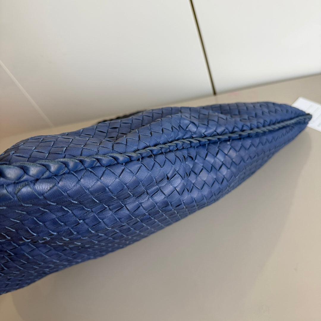 Bottega Veneta Veneta Hobo Maxi Piel Intrecciato Azul Marino Oscuro 52cm en Bueno Estado en AUBERVILLIERS, FR