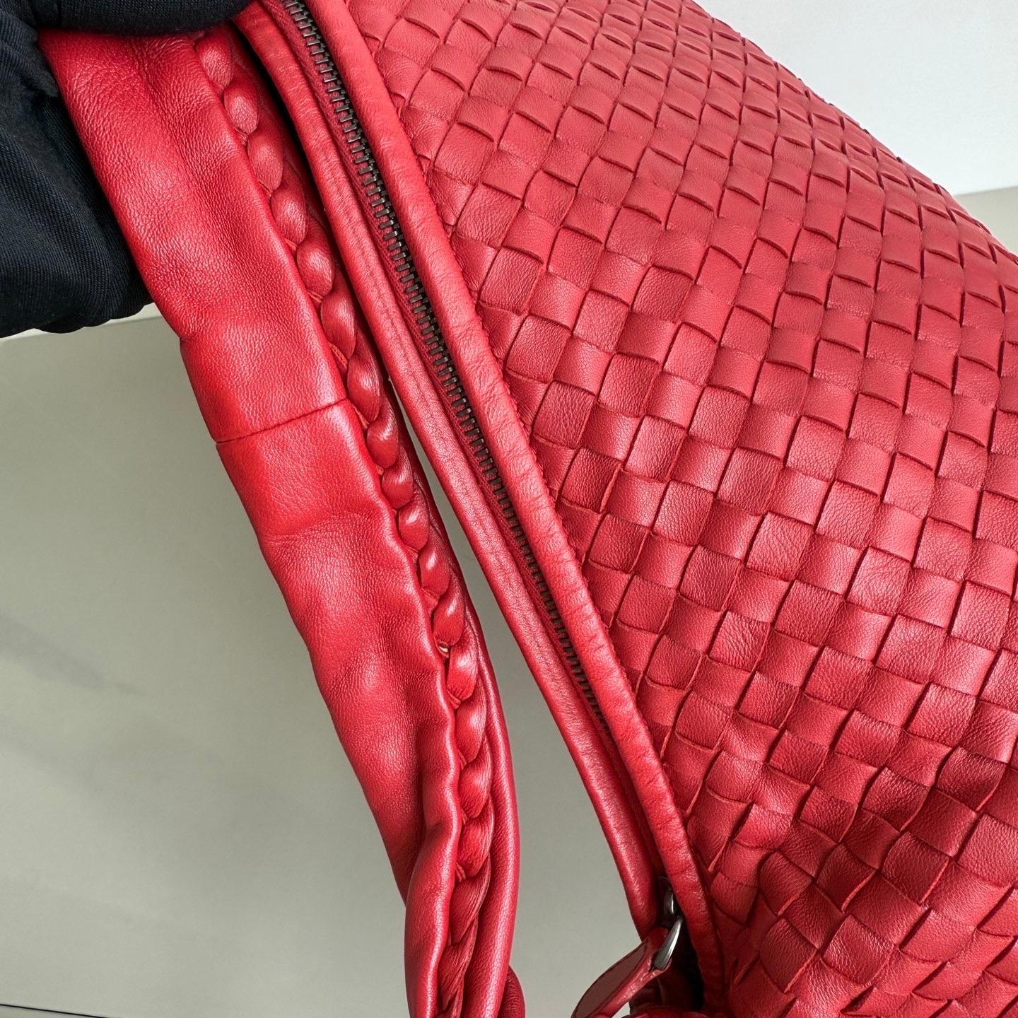 Bottega Veneta Hobo Maxi en cuir rouge foncé 51 cm en vente 3