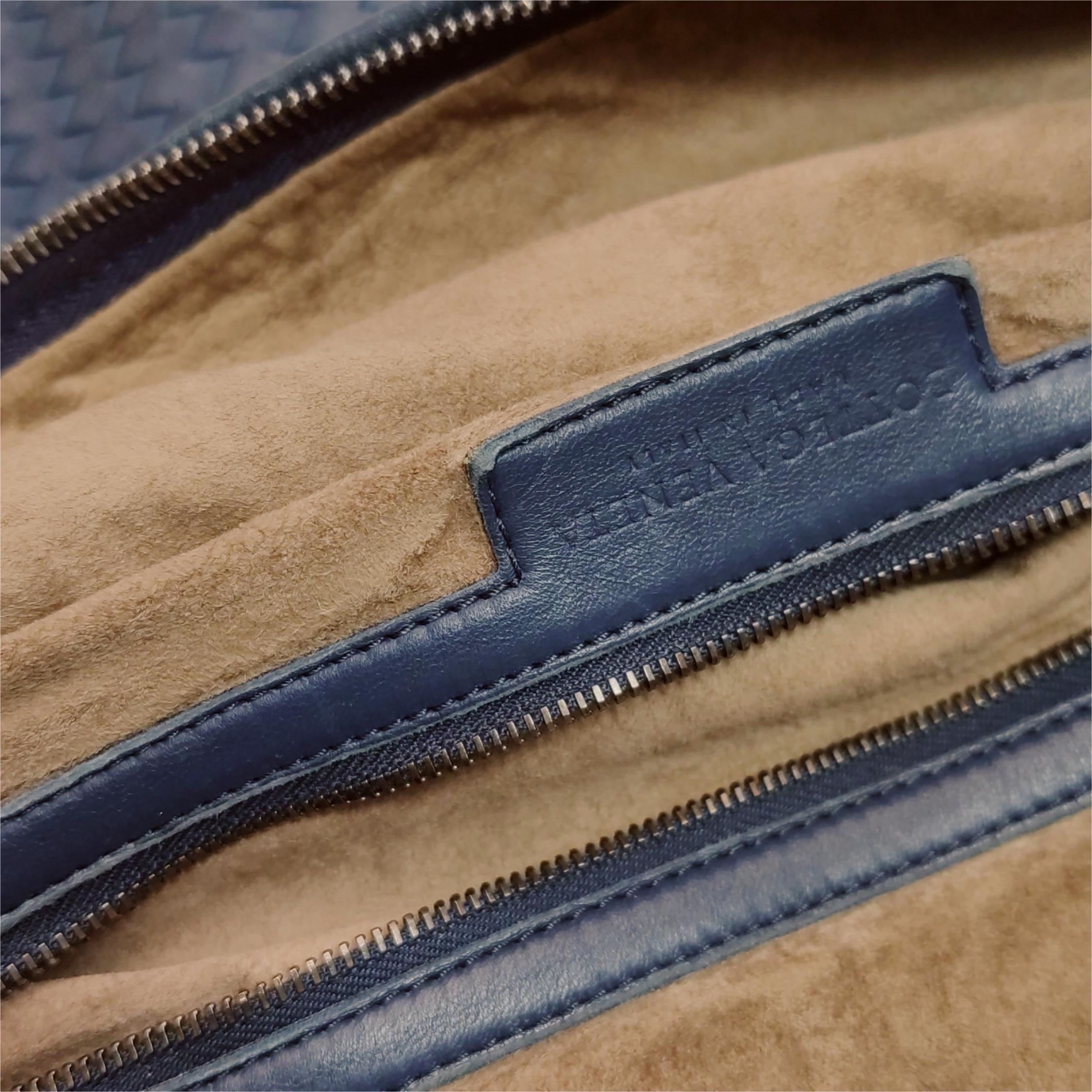 Bottega Veneta Hobo Maxi Navy Pelle Intrecciata 51cm in vendita 5