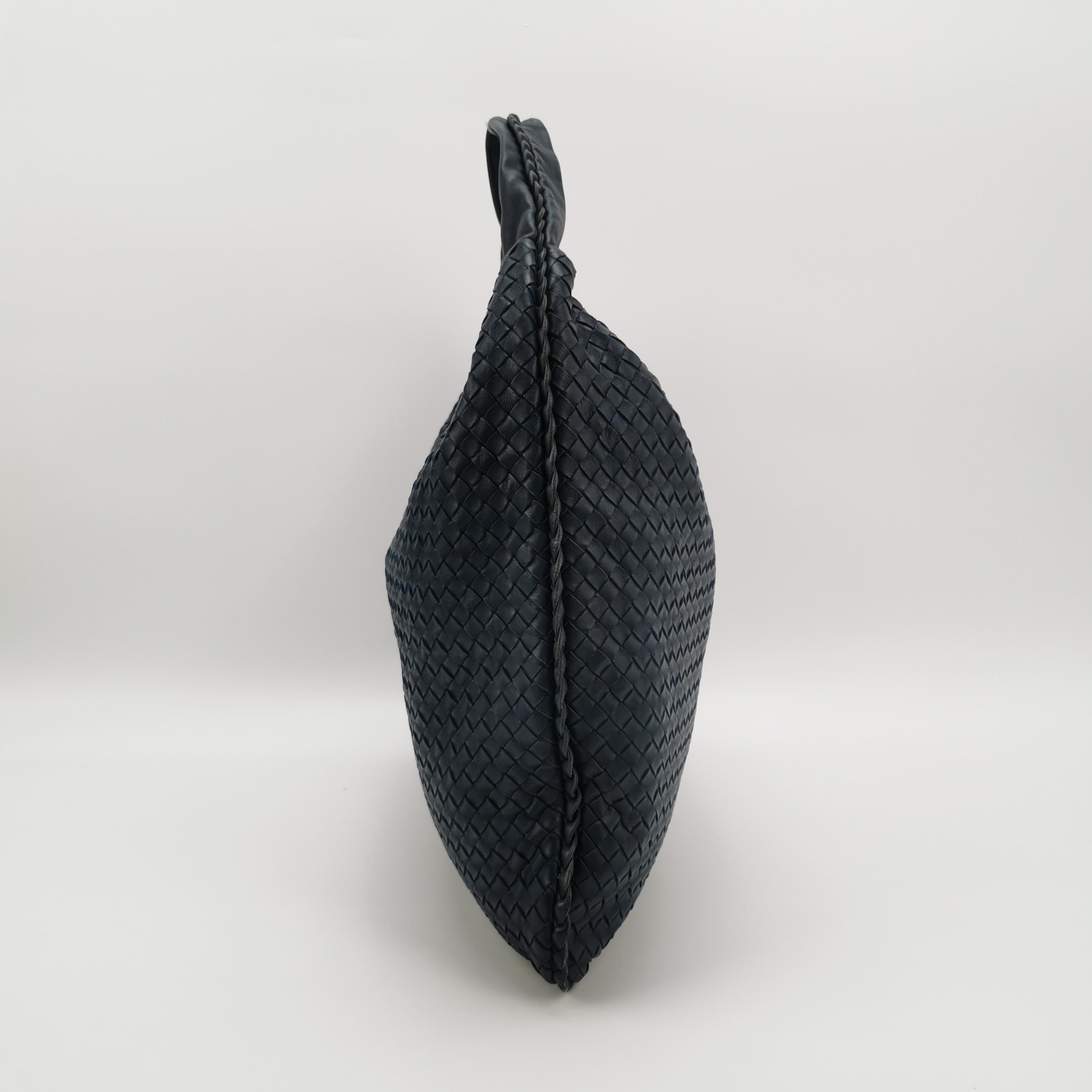 Bottega Veneta Hobo Maxi Navy Pelle Intrecciata 51cm in vendita 6