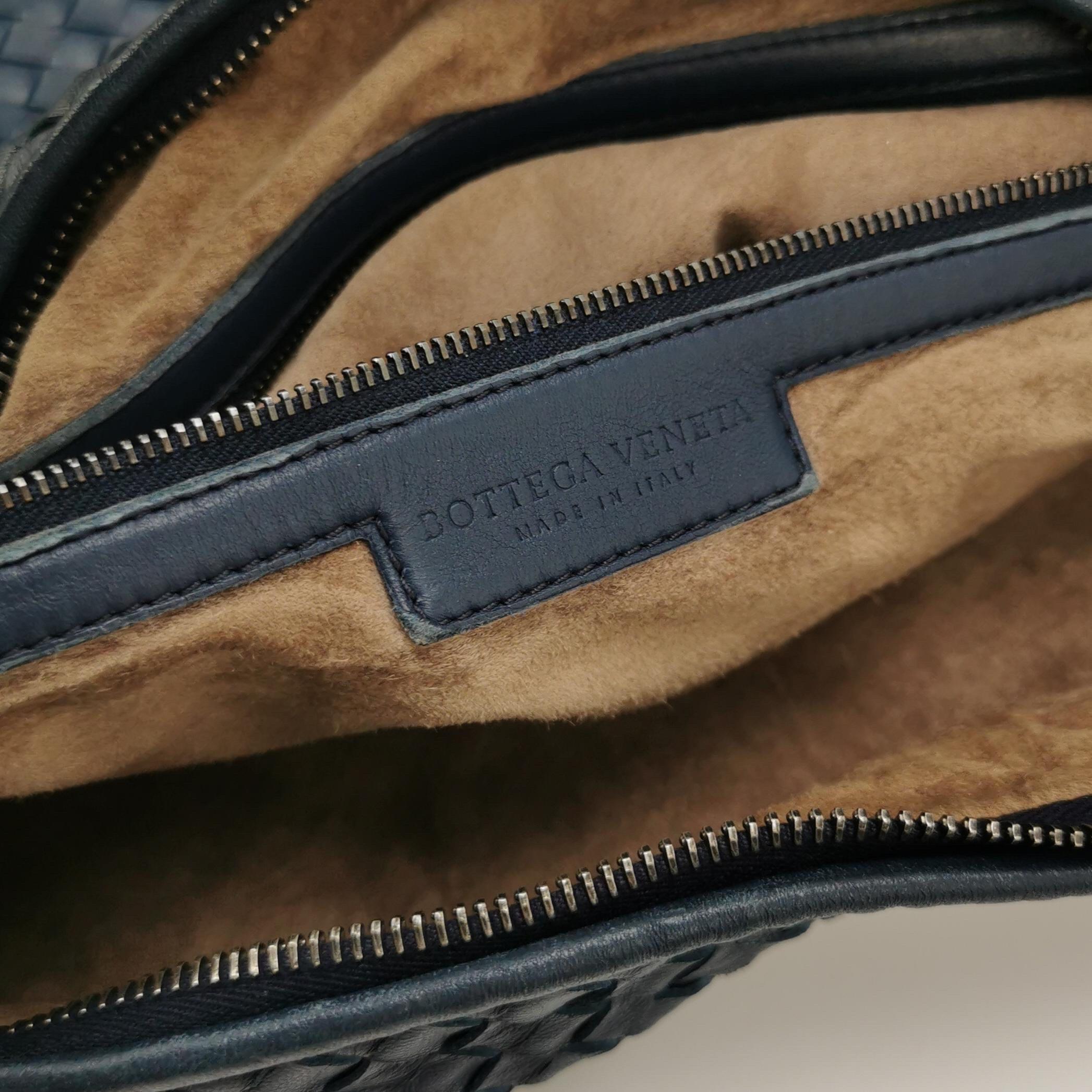 Bottega Veneta Hobo Maxi Navy Pelle Intrecciata 51cm in vendita 8