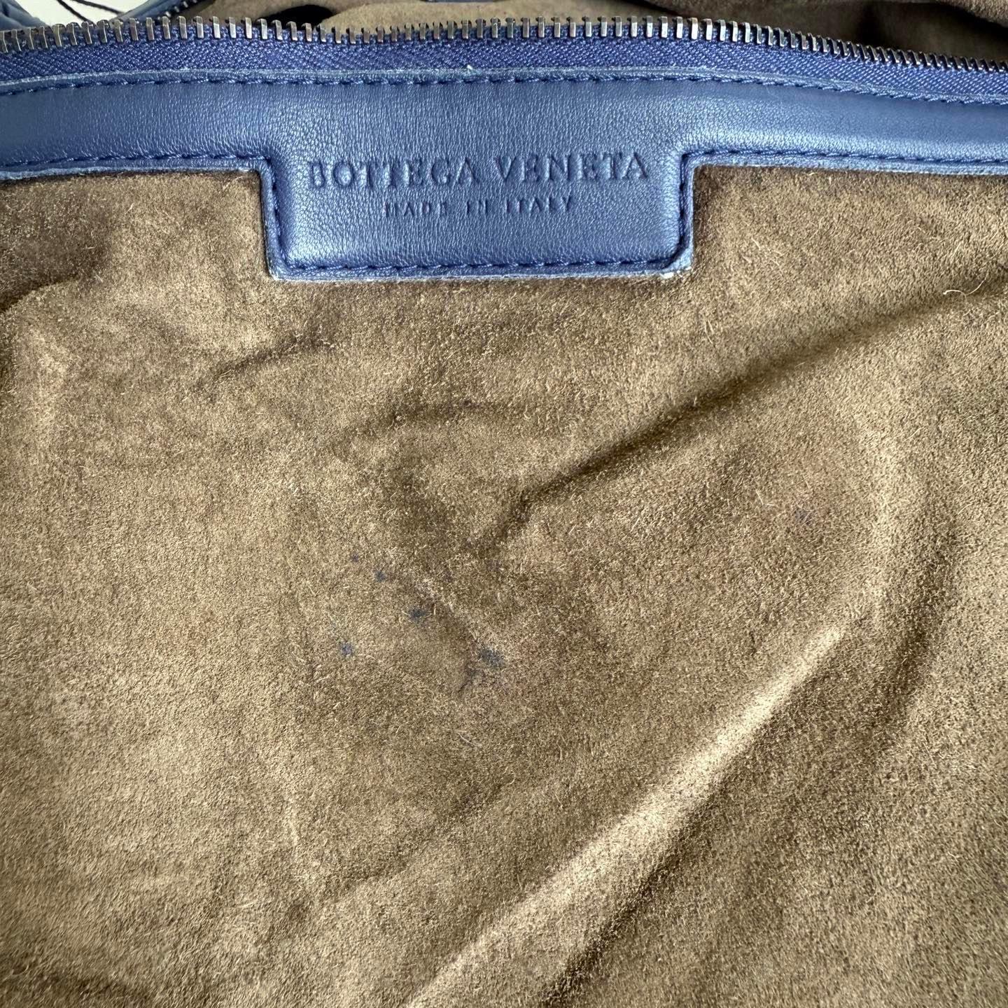 Bottega Veneta Veneta Hobo Maxi Navy Intrecciato Leather 51cm For Sale 9