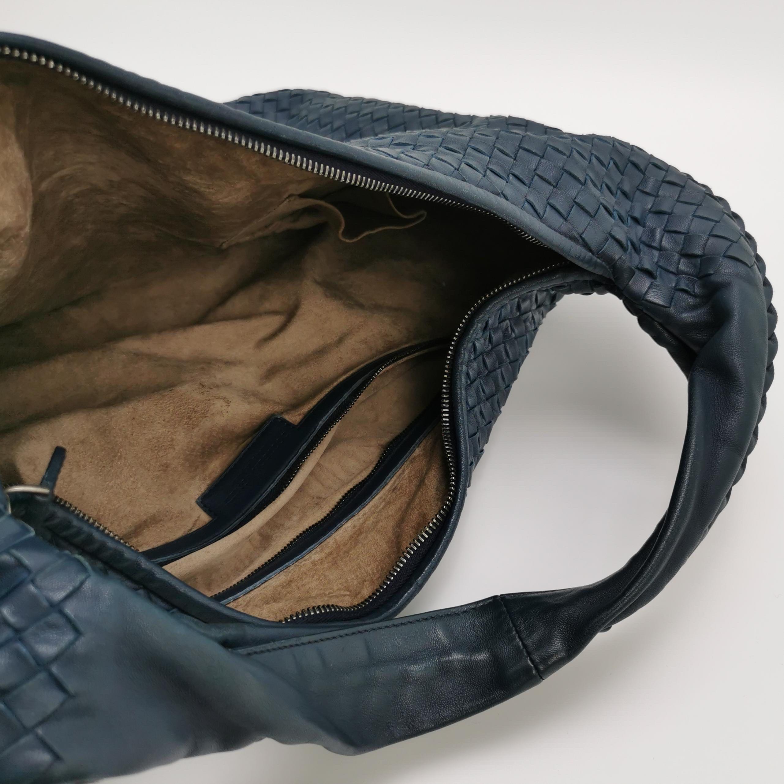 Bottega Veneta Hobo Maxi Navy Pelle Intrecciata 51cm in vendita 12