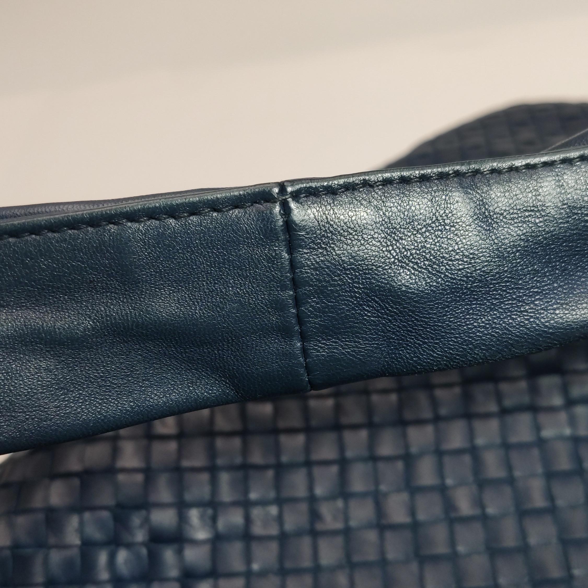 Bottega Veneta Hobo Maxi Navy Pelle Intrecciata 51cm in vendita 1